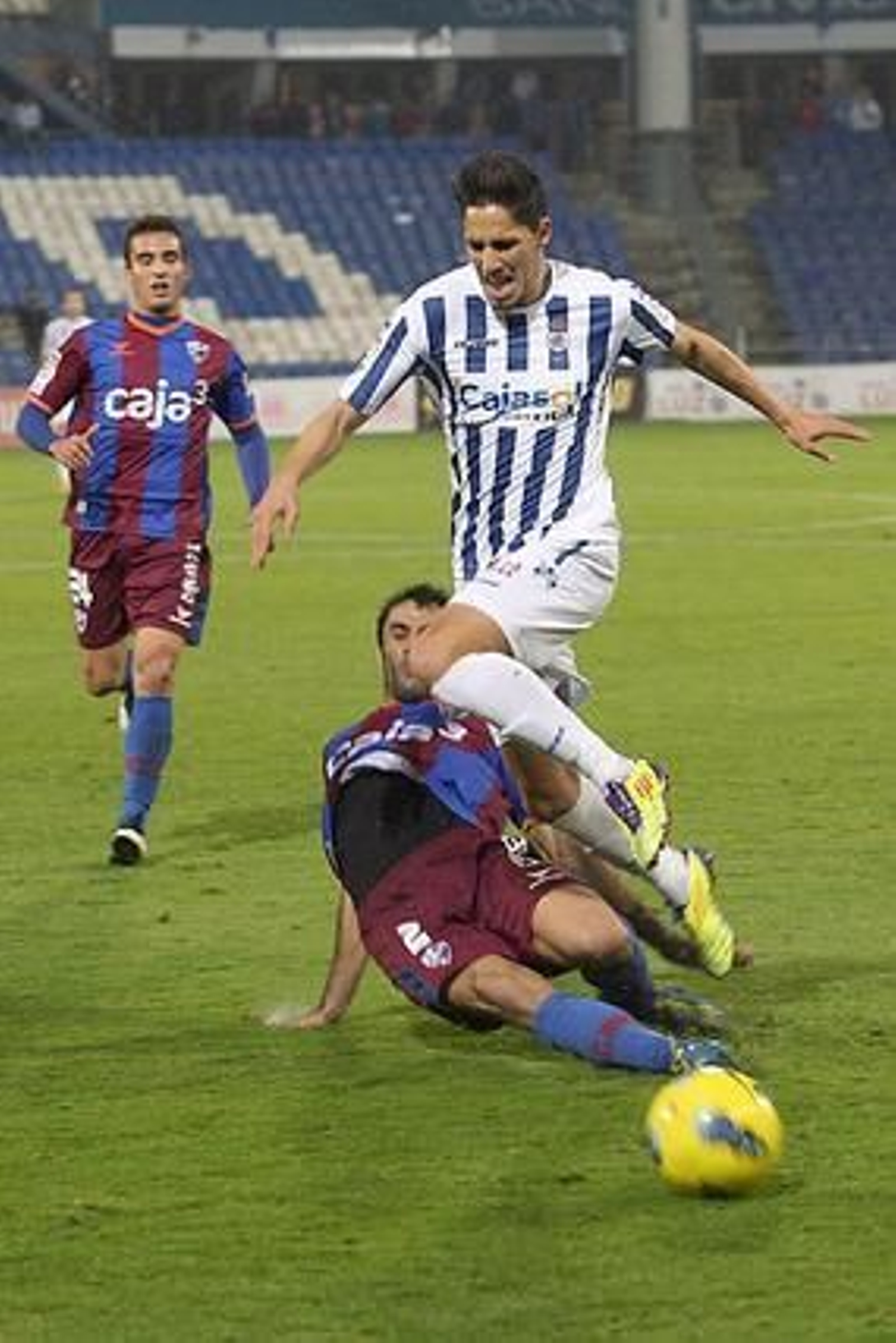 El Recreativo no pasa del empate en casa ante el Huesca. / Espínola