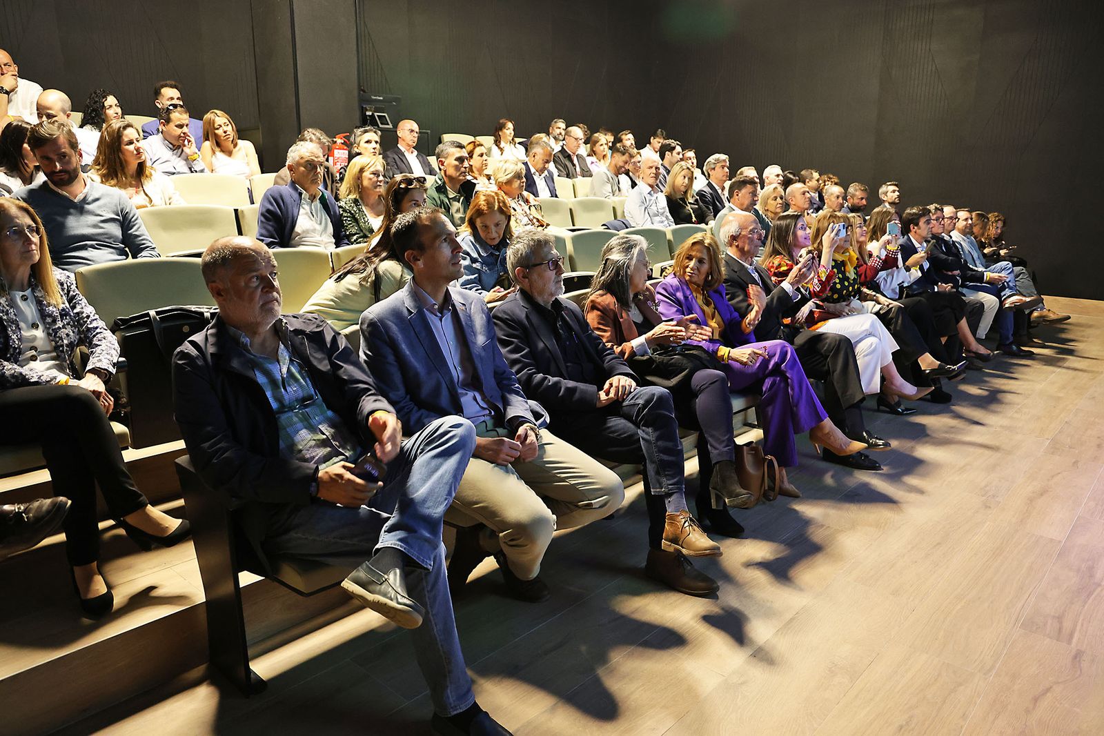 Movitransa presenta los nuevos modelos de BMW IX2 y el X2 en el complejo deportivo Lamiya