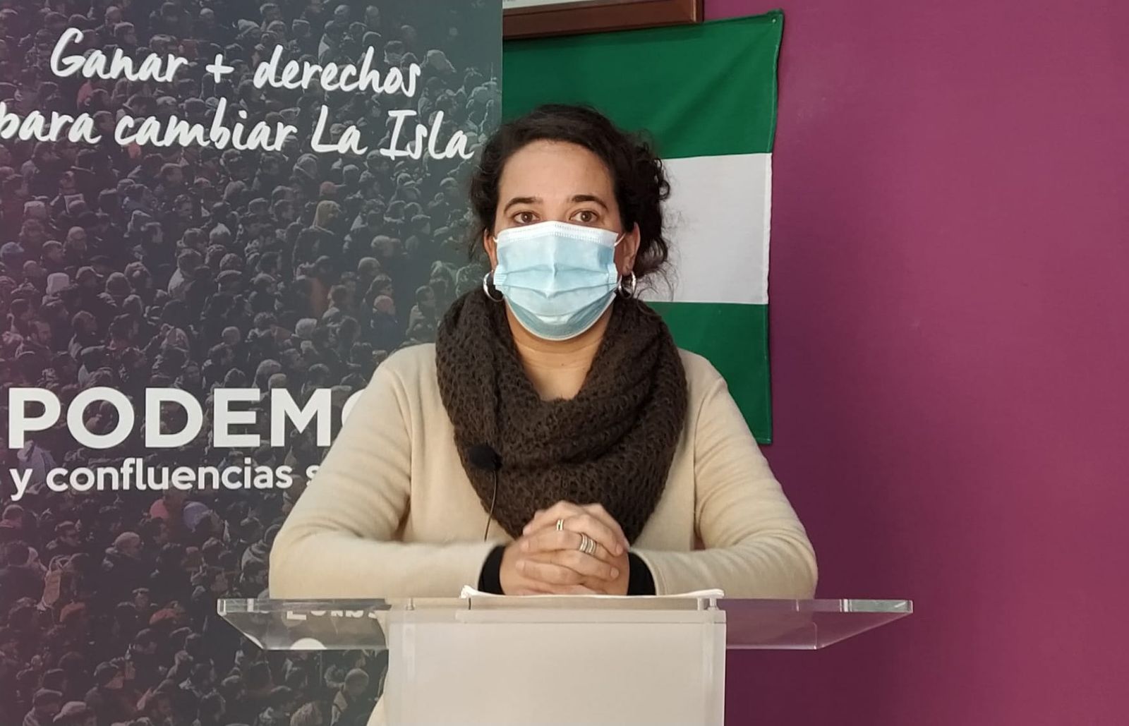 Ana Rojas, en la sede de Podemos en San Fernando.