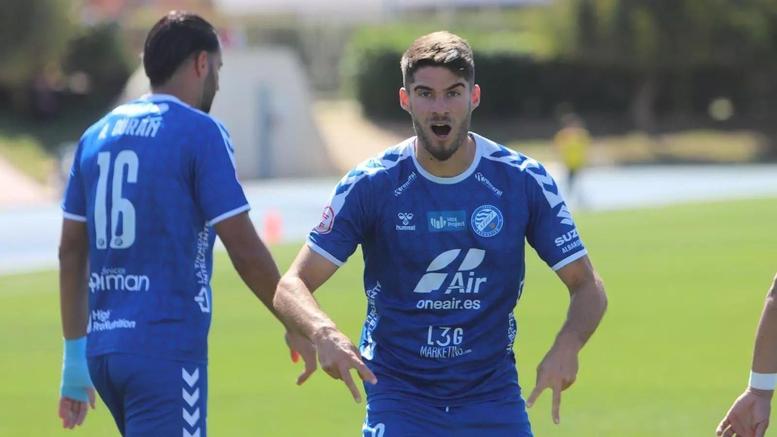Abraham celebra el tanto que le dio el triunfo al Xerez DFC en Almería