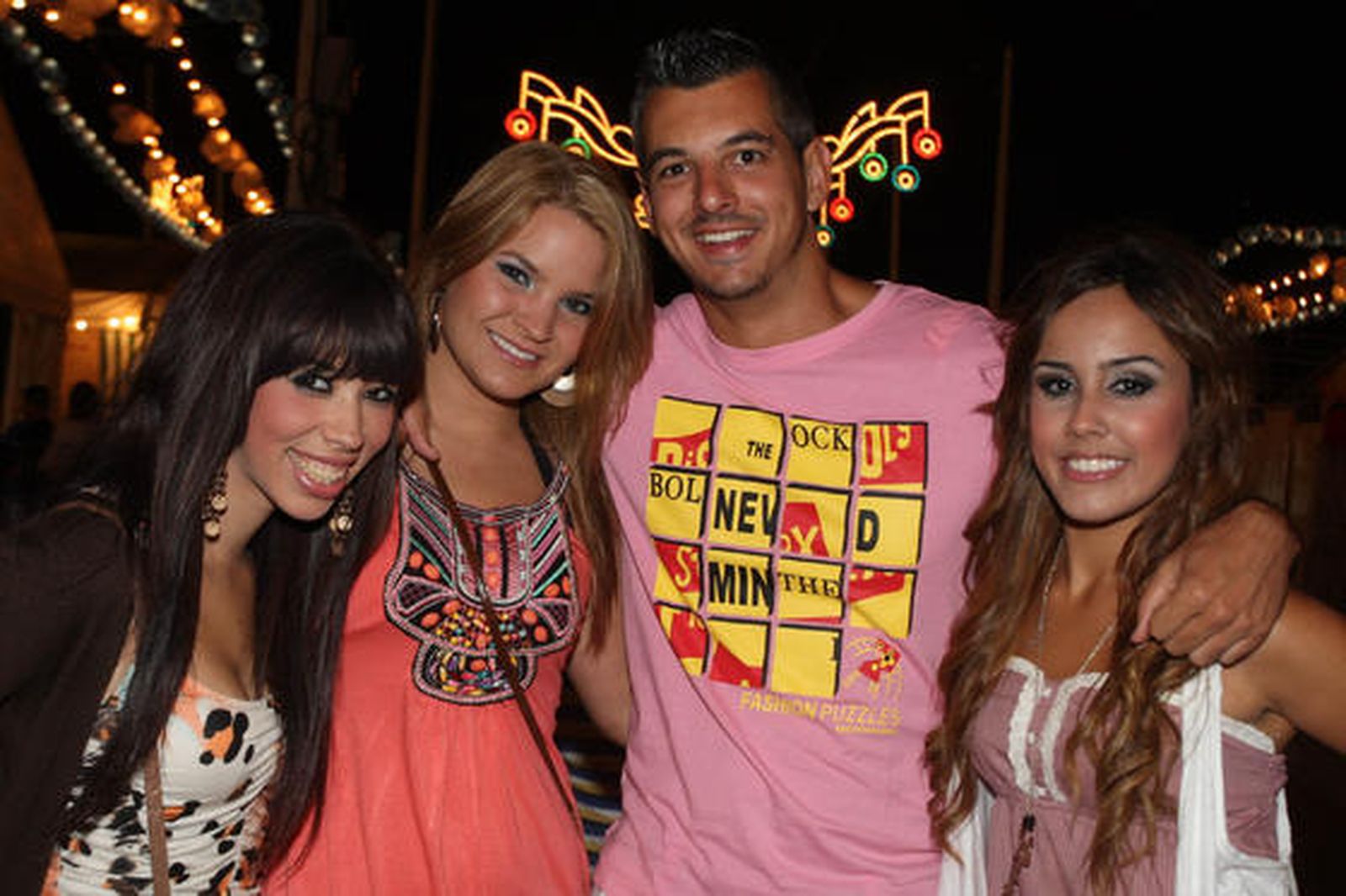 Gran ambiente en la feria de La Línea en la madrugada del lunes

Foto: Paco Guerrero