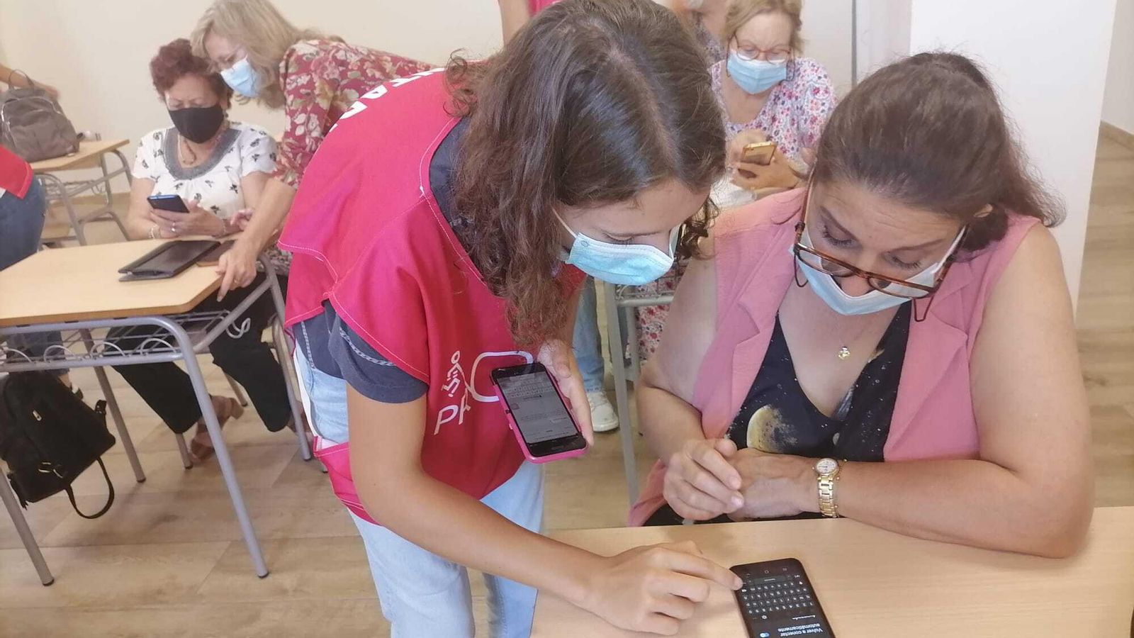 Clases para el manejo del móvil e internet.