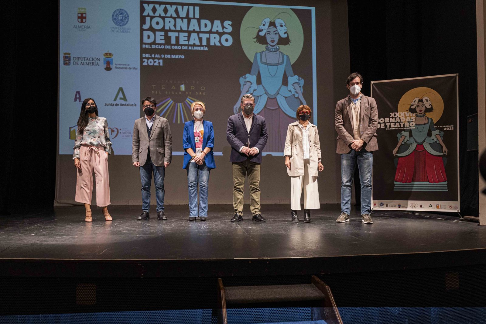 Gemma Giménez, Manuel Guzmán, Eloisa Cabrera, Diego Cruz, María del Mar Ruiz y Juan José Salvador en el Apolo, presentando las Jornadas de Teatro del Siglo de Oro.