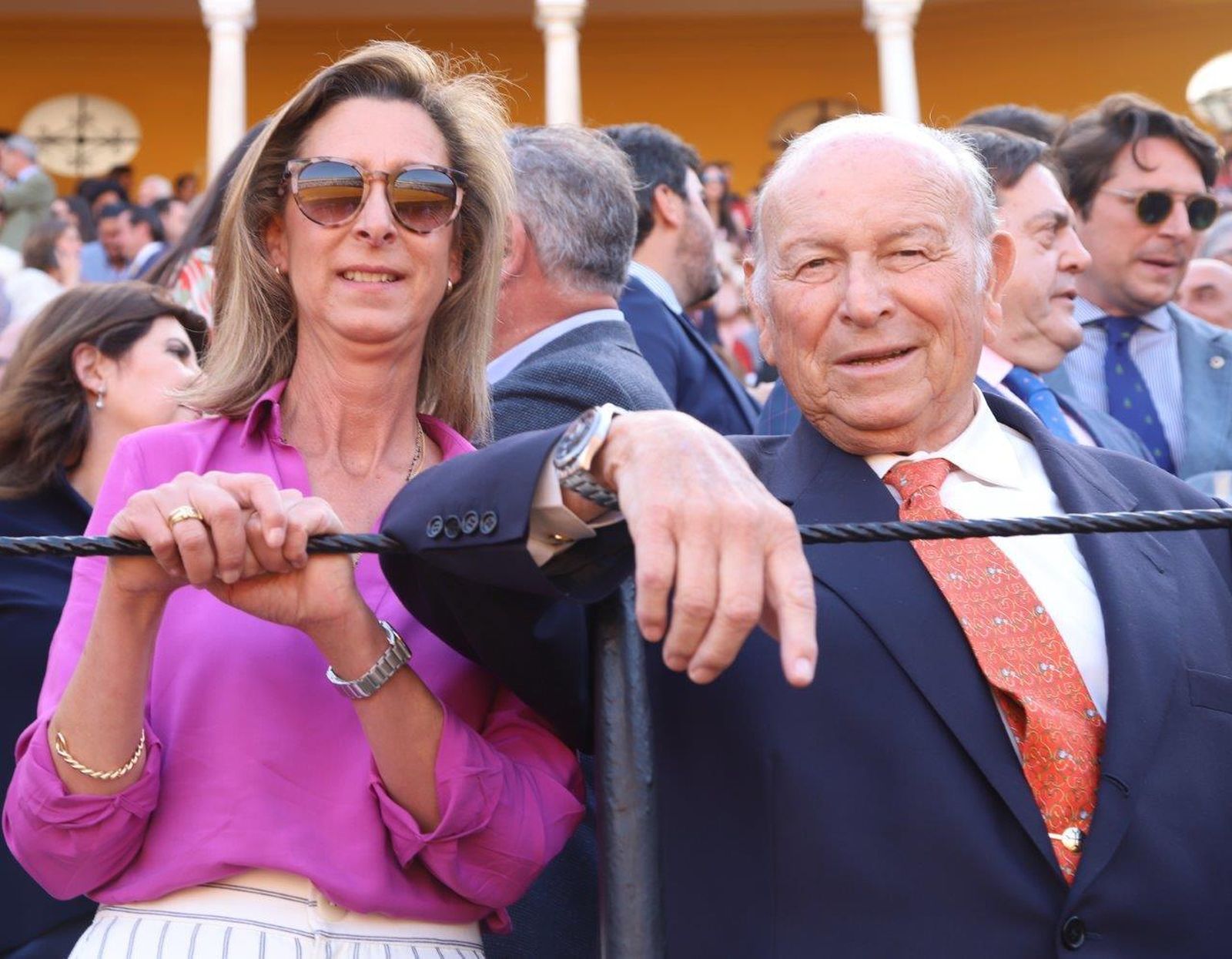 Los famosos y autoridades en los toros durante el viernes de preferia