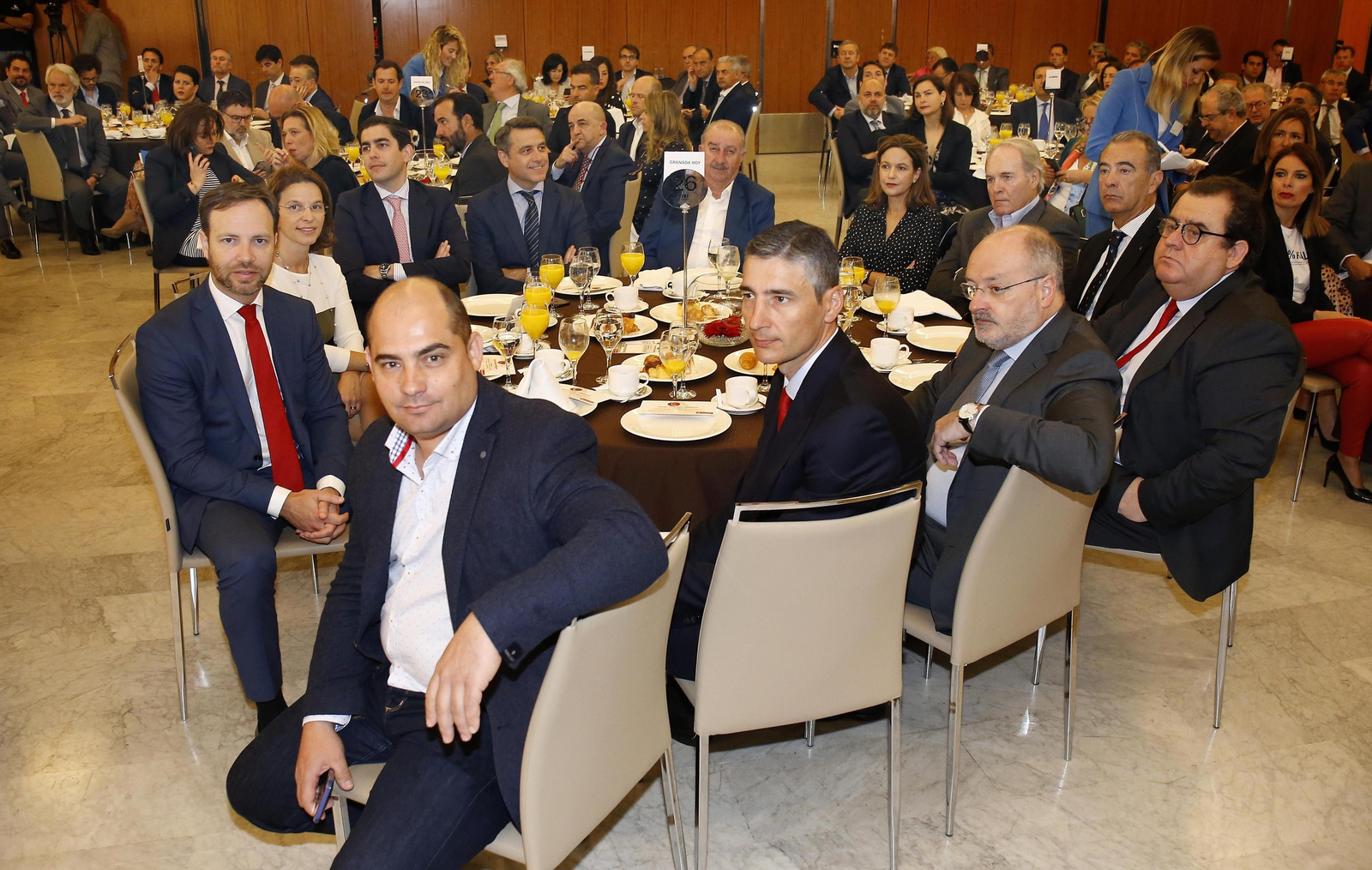 Las imágenes del foro joly con Elías Bendodo