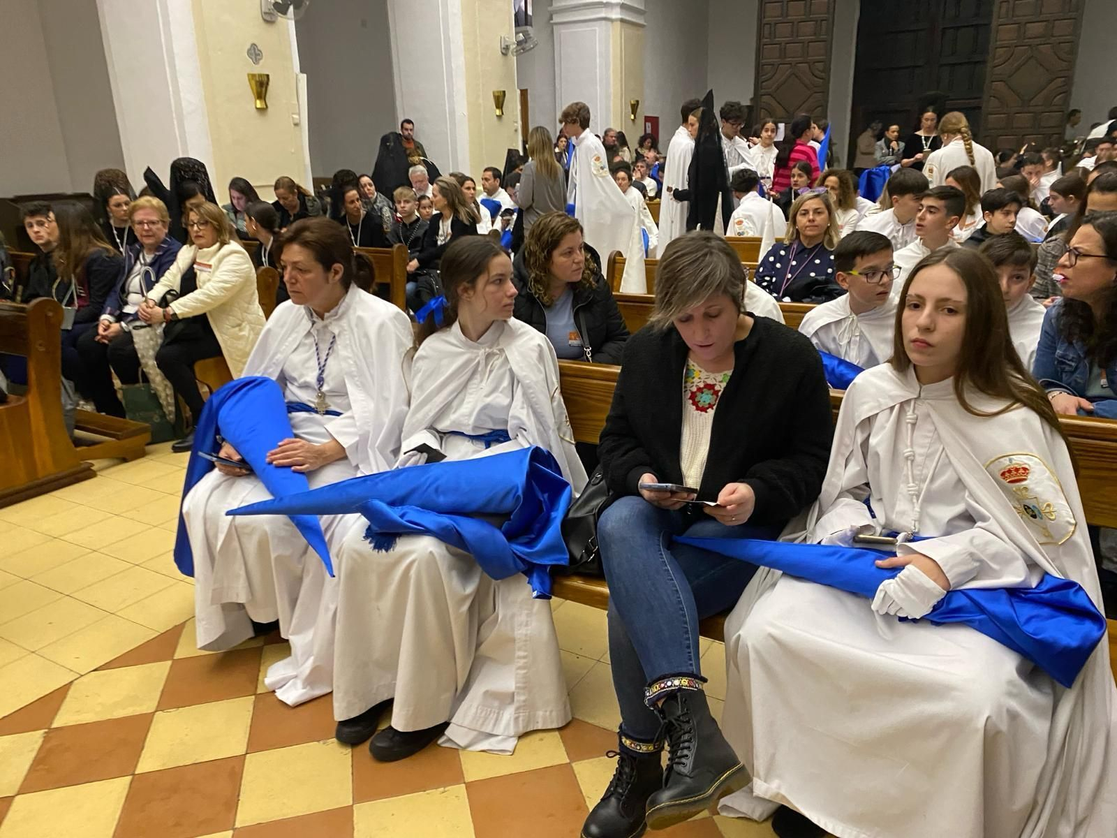 En imágenes: La lluvia suspende el Lunes Santo en cuestión de horas