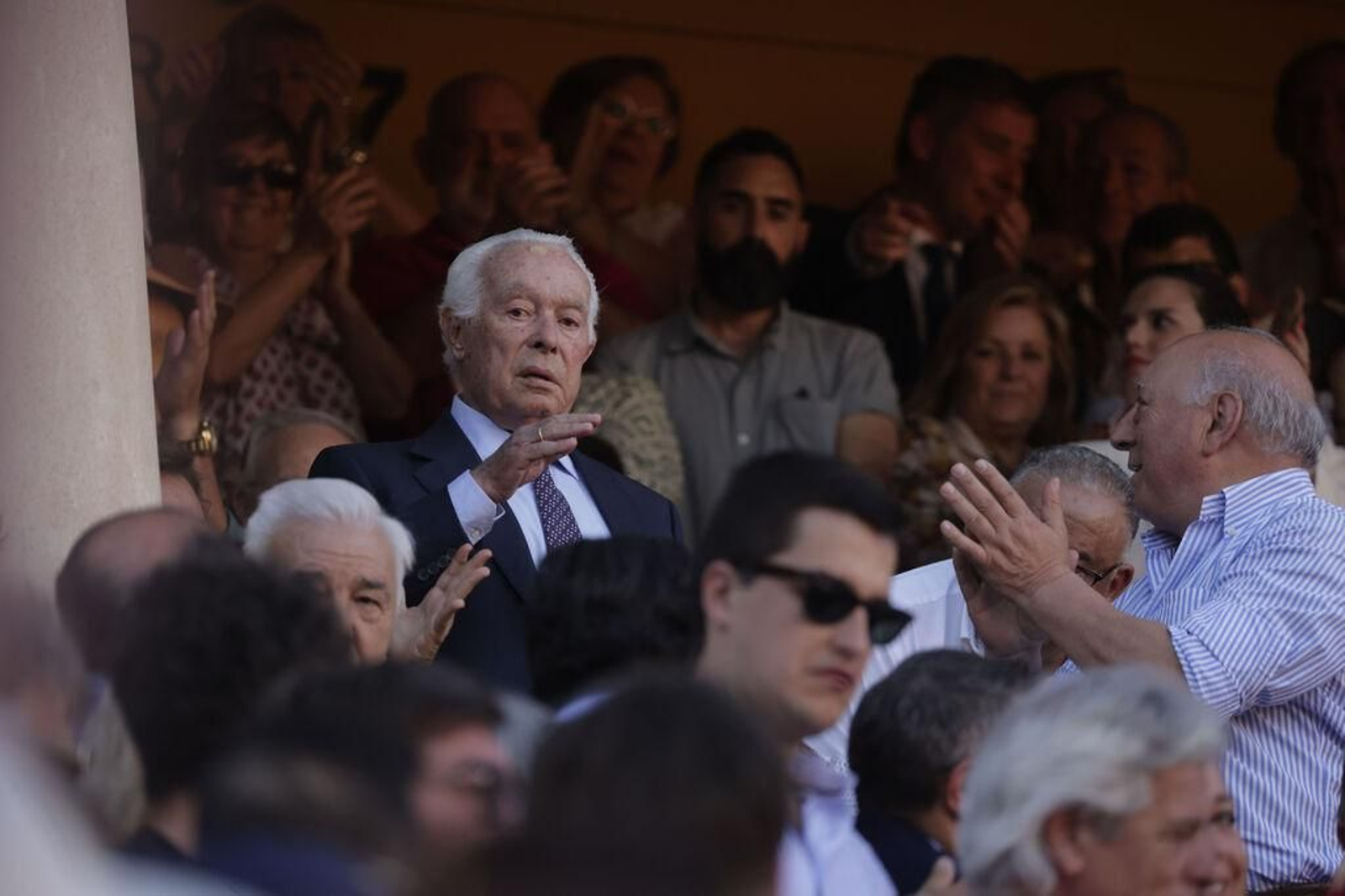 Curro Romero, este miércoles, en uno de los balconcillos de La Maestranza.