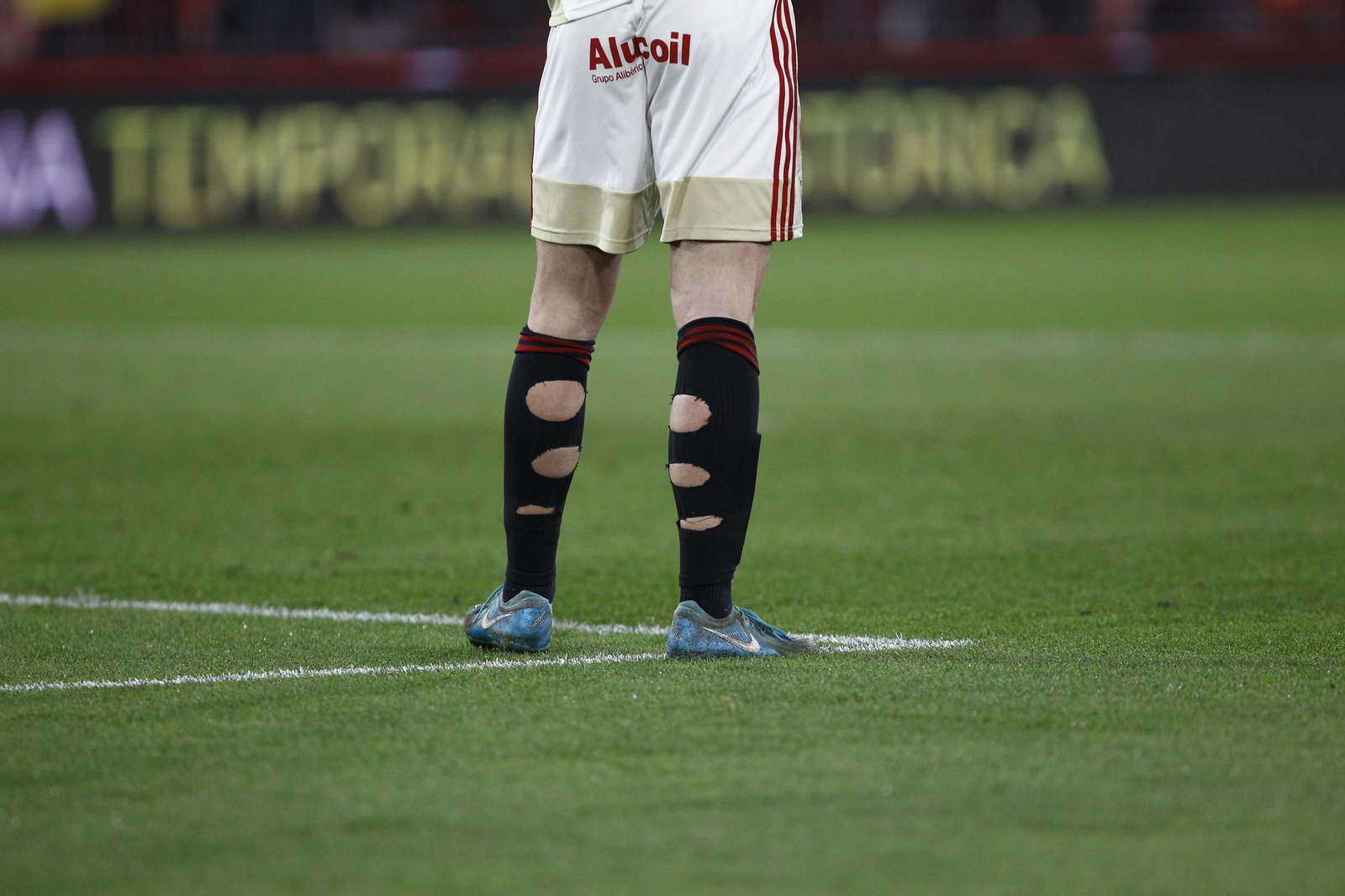 La U.D. Almería se impone por 1-0 al C.D. Mirandés y alcanza la segunda plaza, en imágenes