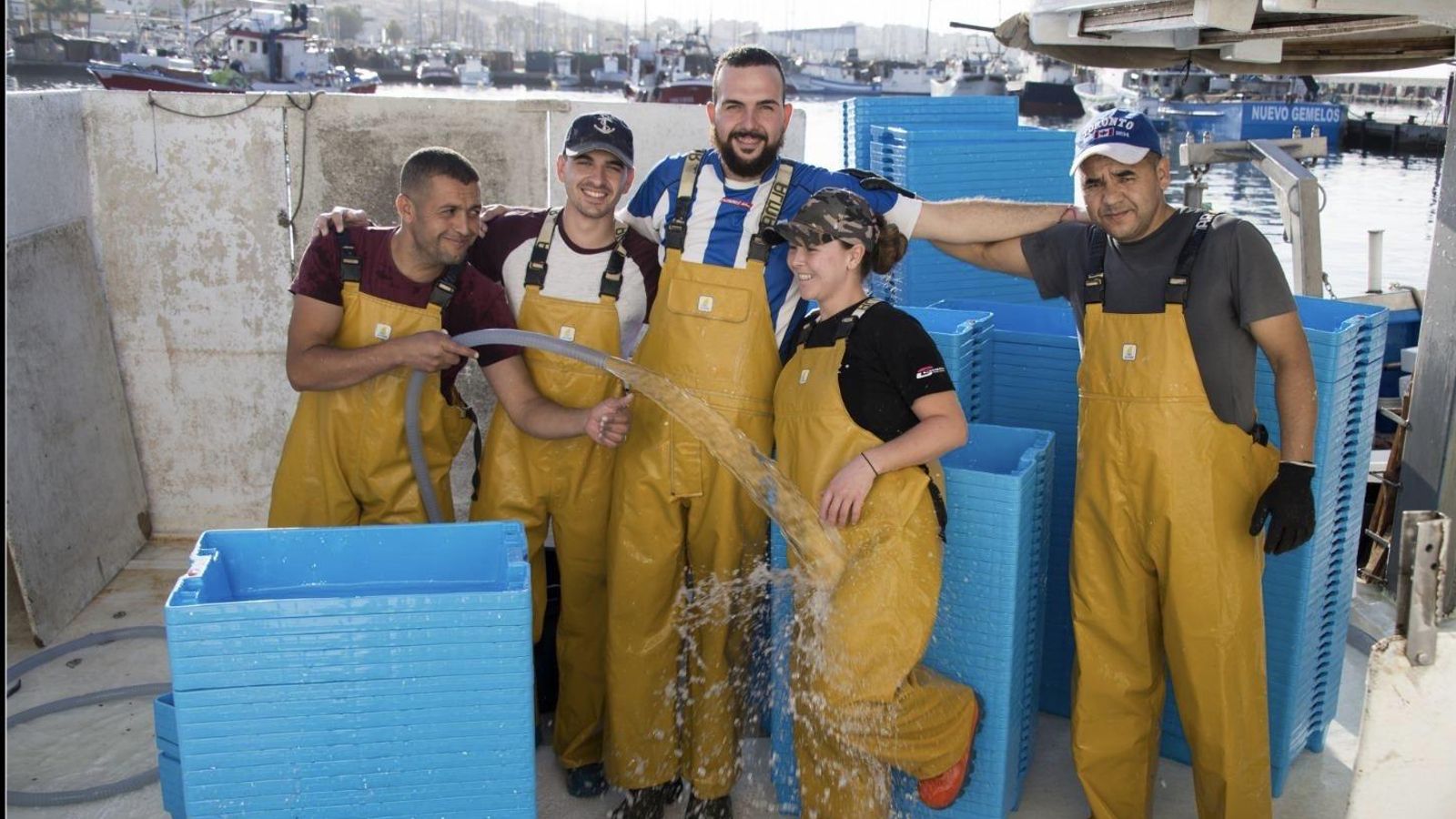 Trabadores del Dolores Lazo faenando