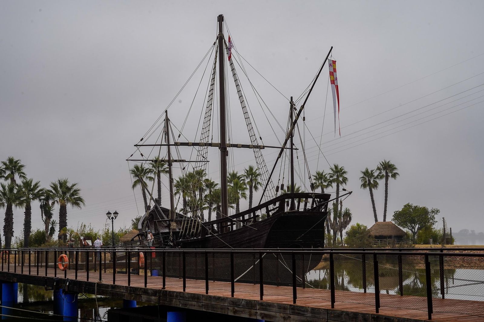 Imágenes de la visita guiada para dar a conocer las reformas realizadas en el Muelle de las Carabelas y su entorno