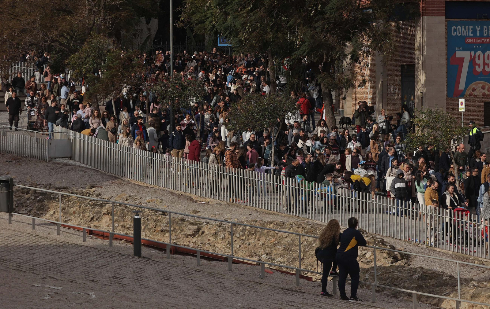 Búscate en las fotos del Arrastre de Latas 2025 en Algeciras