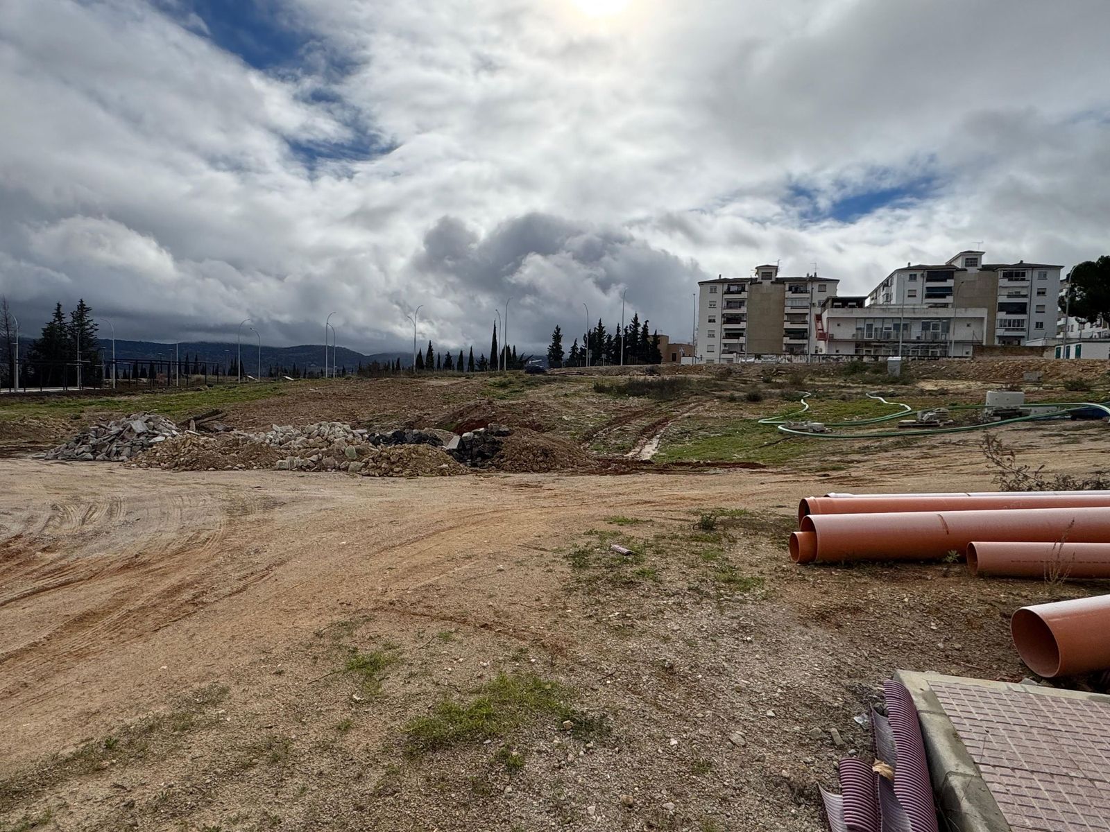 Antiguos terrenos del campo de fútbol en los que se ubicará la tienda.