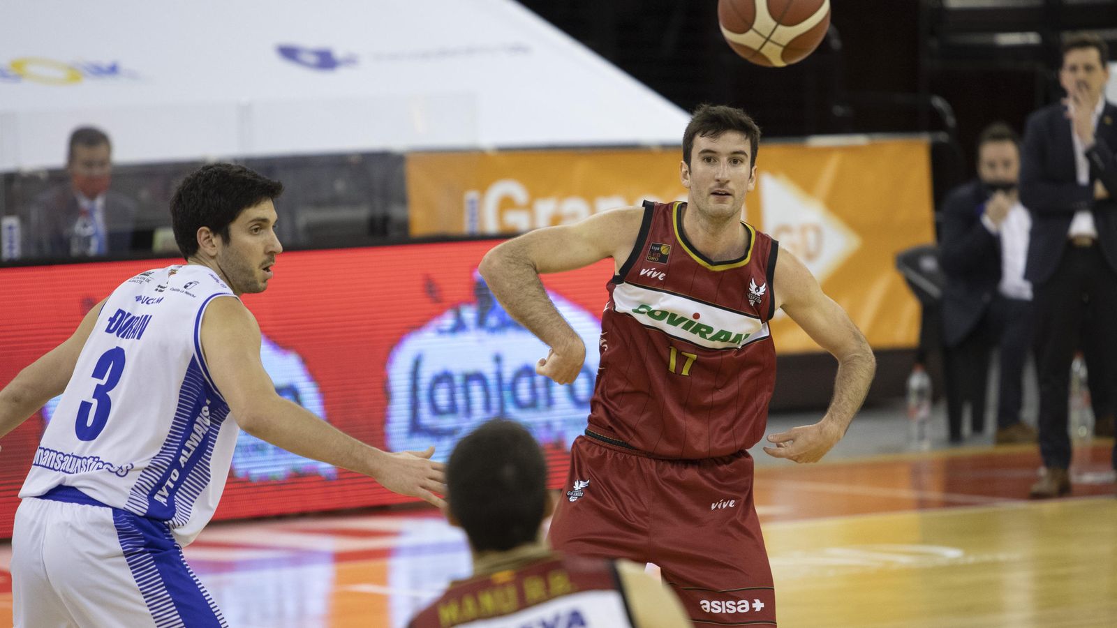 Joan Pardina, lesionado, no pudo terminar el partido.