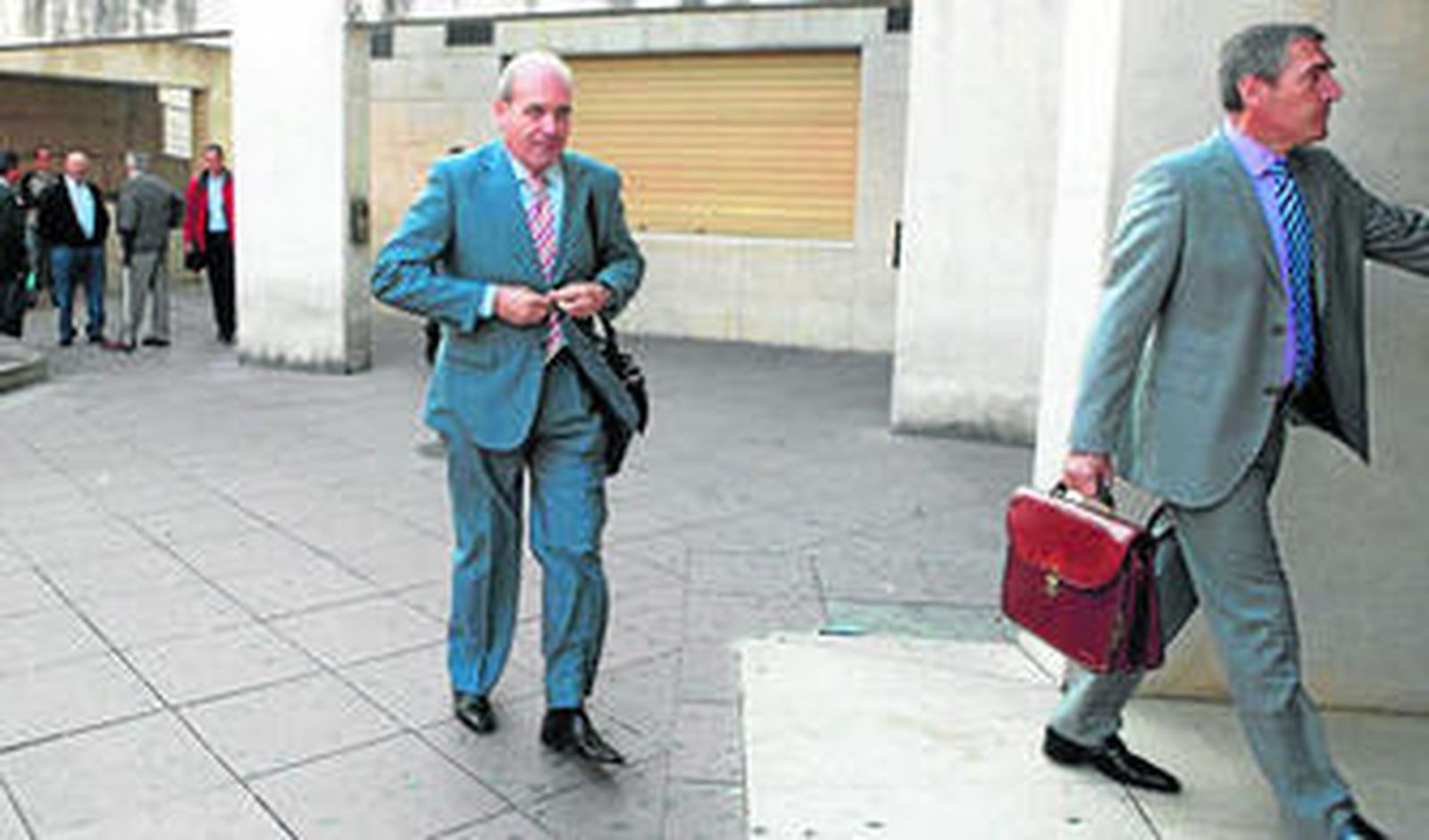 El juicio tendrá que señalarse otra vez después de que Rafael Aibar designe nuevo abogado.