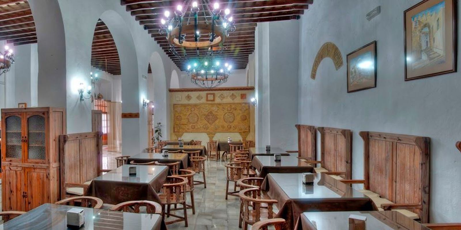 La cafetería La Plazuela del Hotel Convento San Francisco se quedará ahora con un aforo de 32 personas.