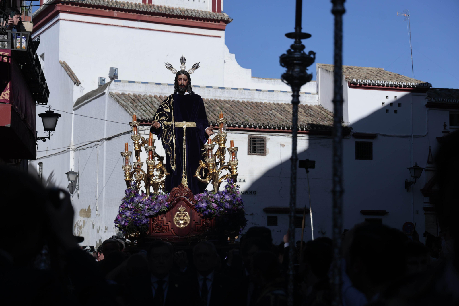 Las imágenes del viacrucis de las cofradías 2024
