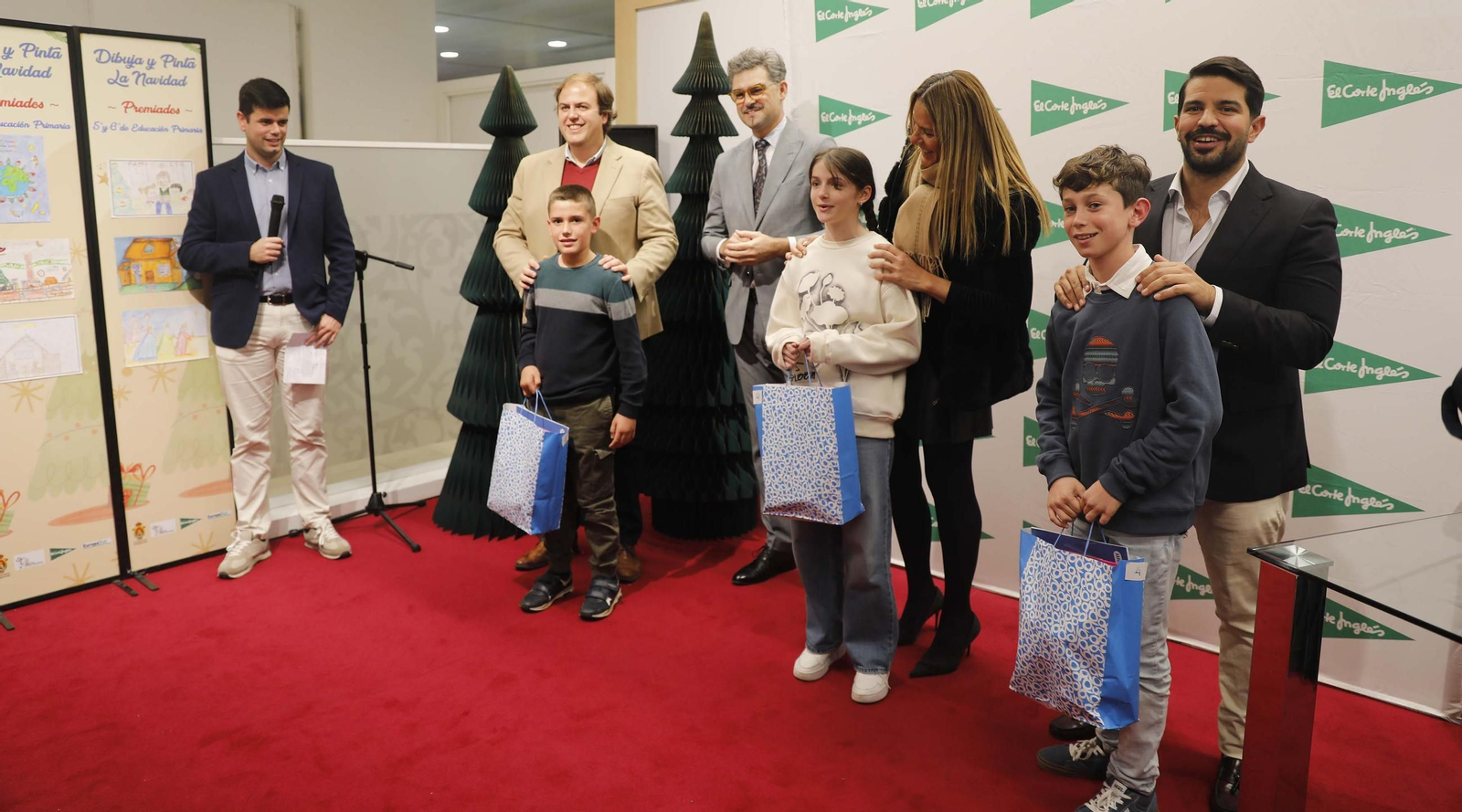 El Corte Inglés de Algeciras entrega los premios del concurso Dibuja y Pinta la Navidad