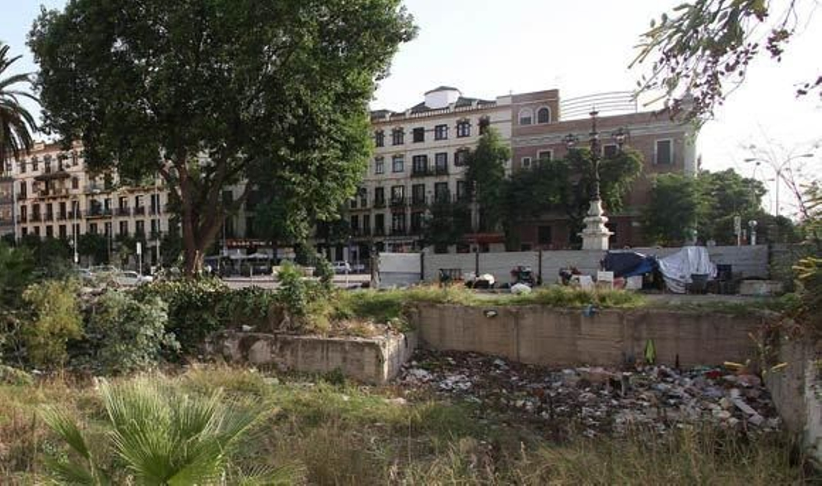 La Junta pagará la limpieza del solar del Equipo Quirúrgico para un parking