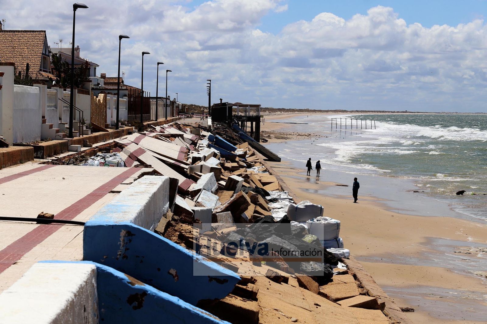 Imágenes de la zona de la playa de Matalascañas más afectada por el temporal