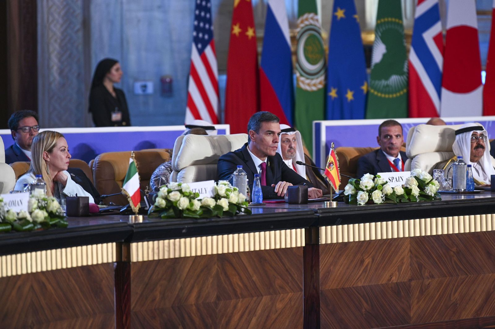 Un momento de la cumbre con Pedro Sánchez entre los participantes