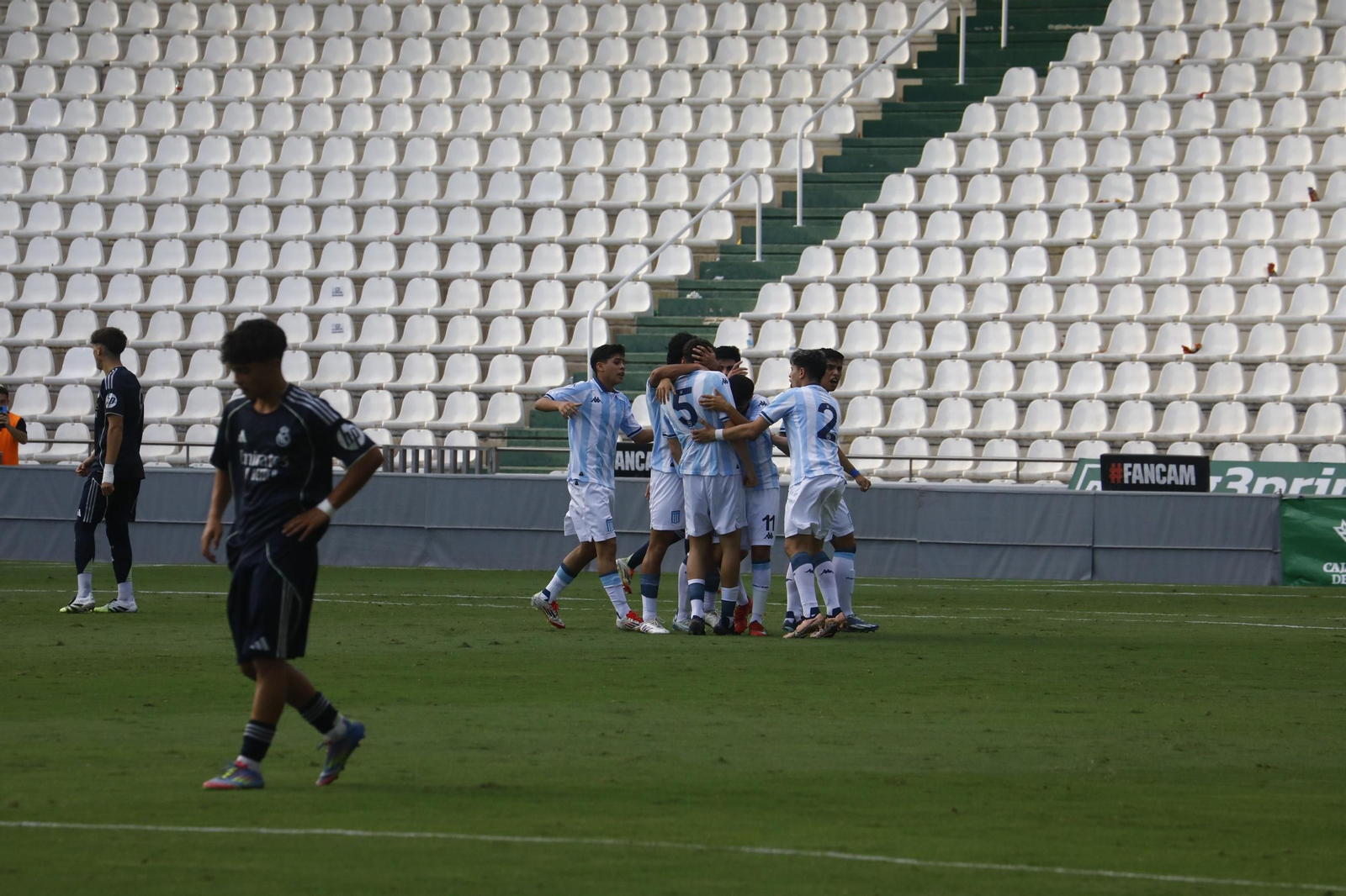 Las mejores fotos del Racing Club - Real Madrid del Mundial de Clubes juvenil en El Arcángel