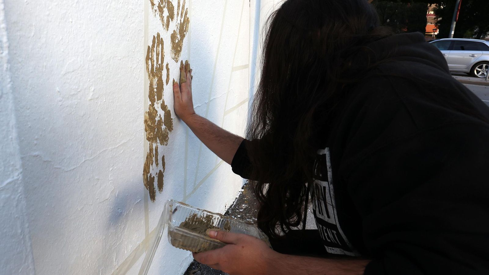 Imágenes del grafiti 'Valentía' en homenaje a las víctimas de la DANA