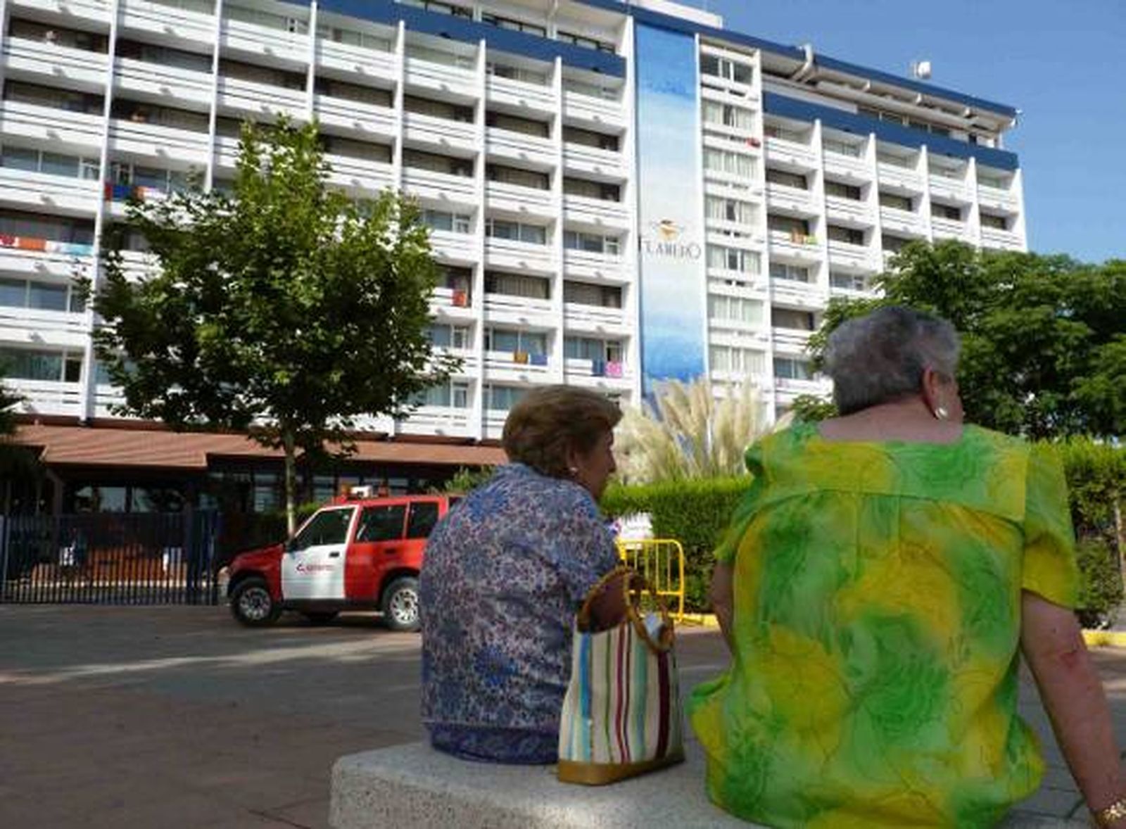 Un incendio obliga a desalojar a 520 turistas de un hotel