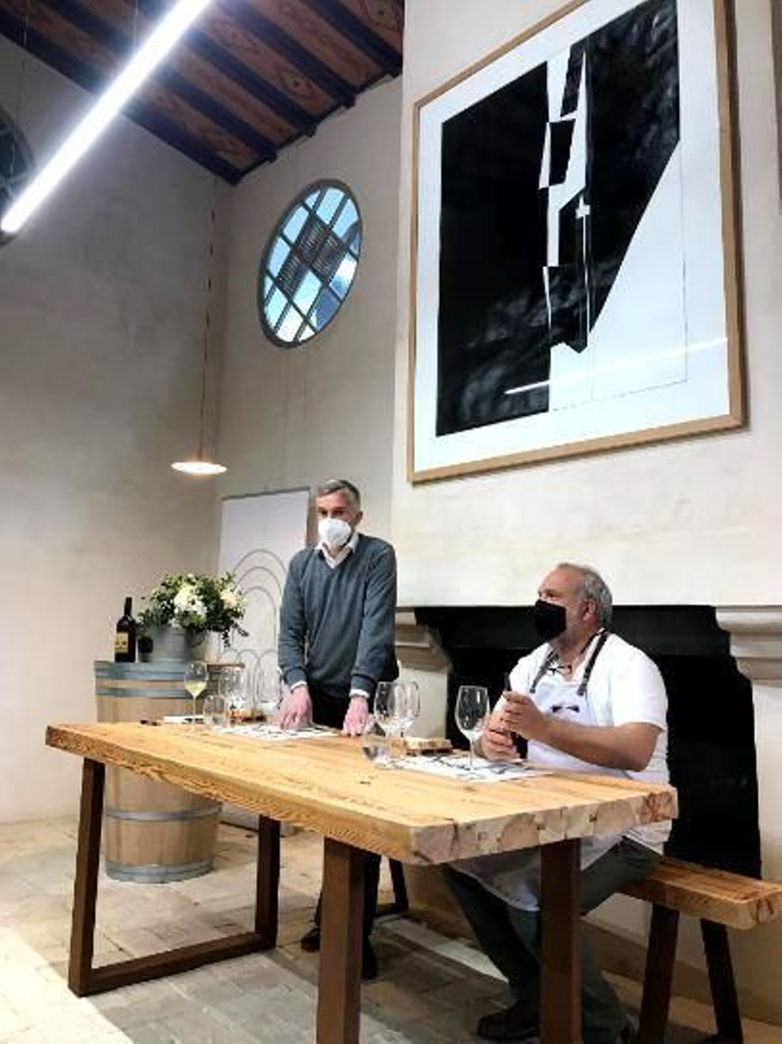 El sumiller portugués Vitor Claro fue el invitado de excepción en la primera cata maridada de 'Sumillería Efímera'. El sumiller portugués Vitor Claro fue el invitado de excepción en la primera cata maridada de 'Sumillería Efímera'.