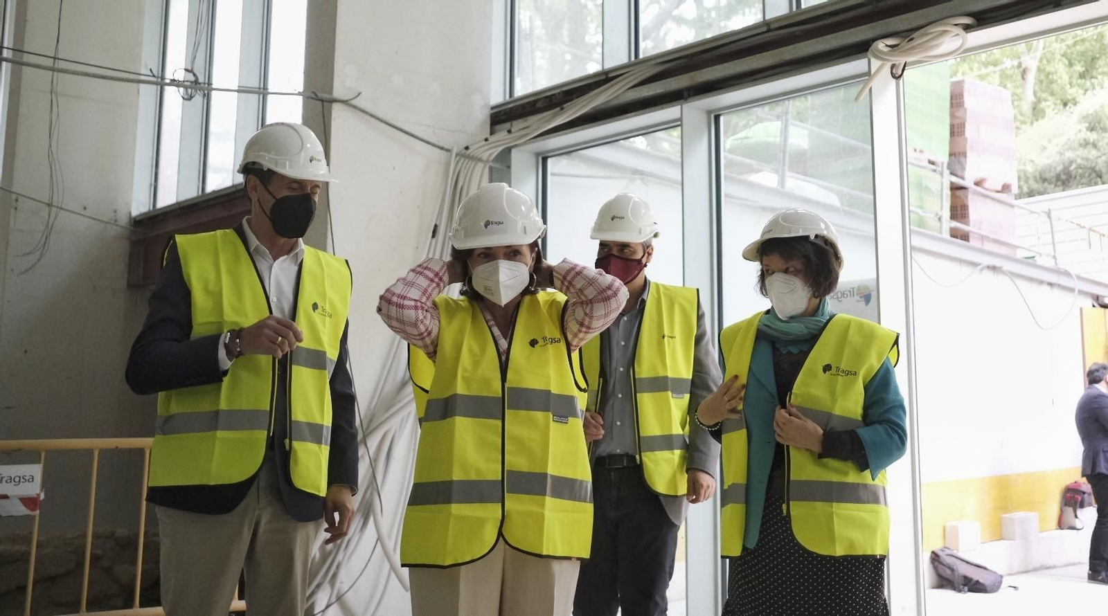 La visita de Carmen Calvo a las obras de la Biblioteca del Estado Grupo Cántico de Córdoba, en imágenes
