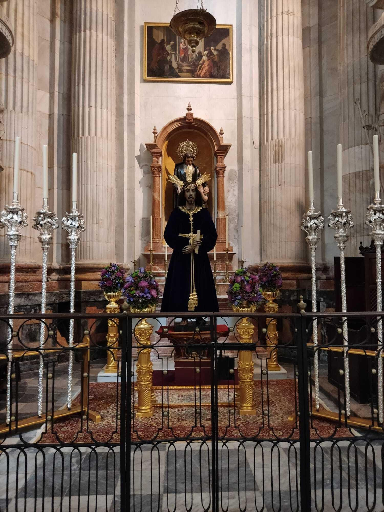 El Señor de la Sentencia, en una de las capillas de la Catedral. El Señor de la Sentencia, en una de las capillas de la Catedral.