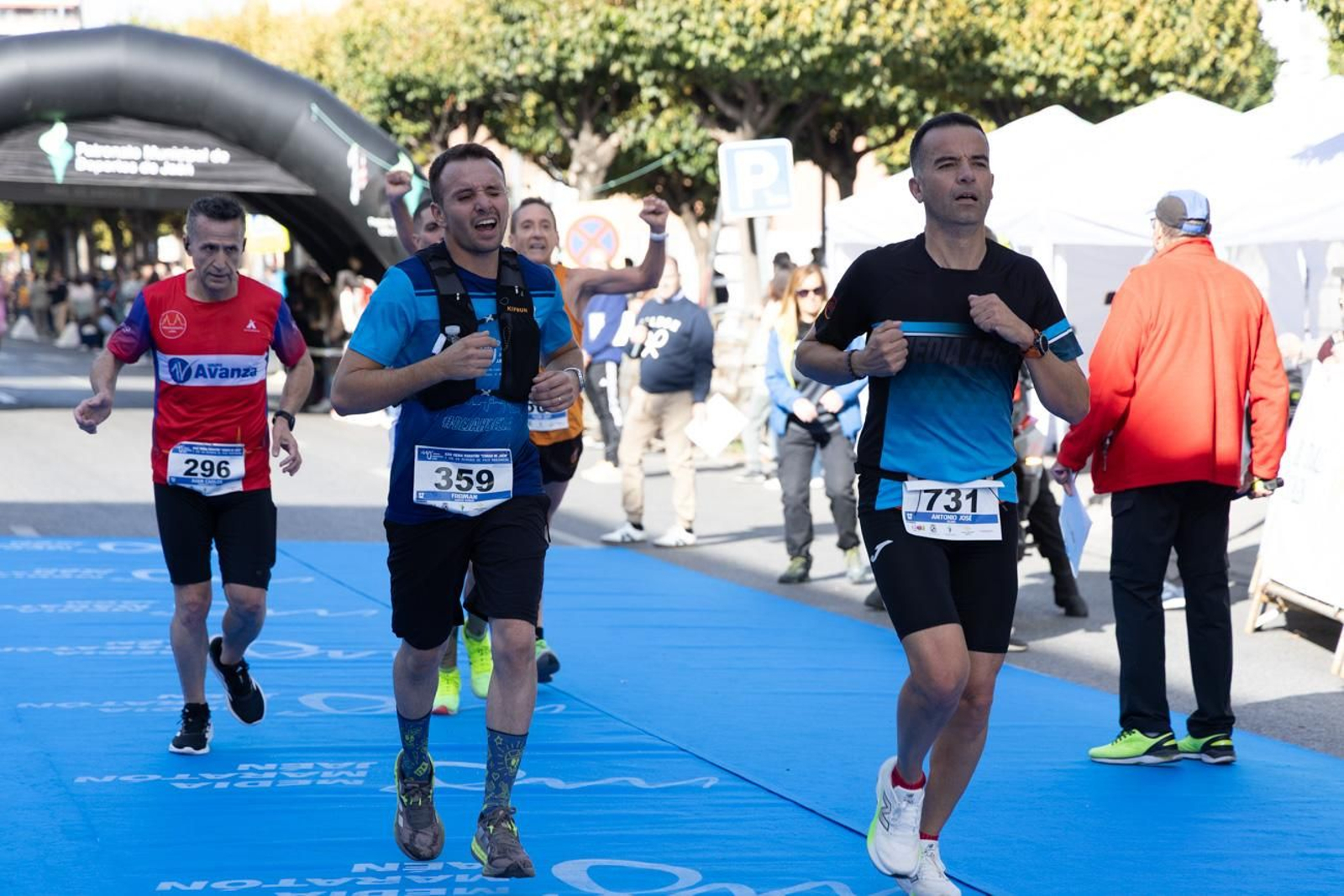 En imágenes: multitudinaria e histórica XXIX Media Maratón 'Ciudad de Jaén' y 10k en memoria de Paco Manzaneda