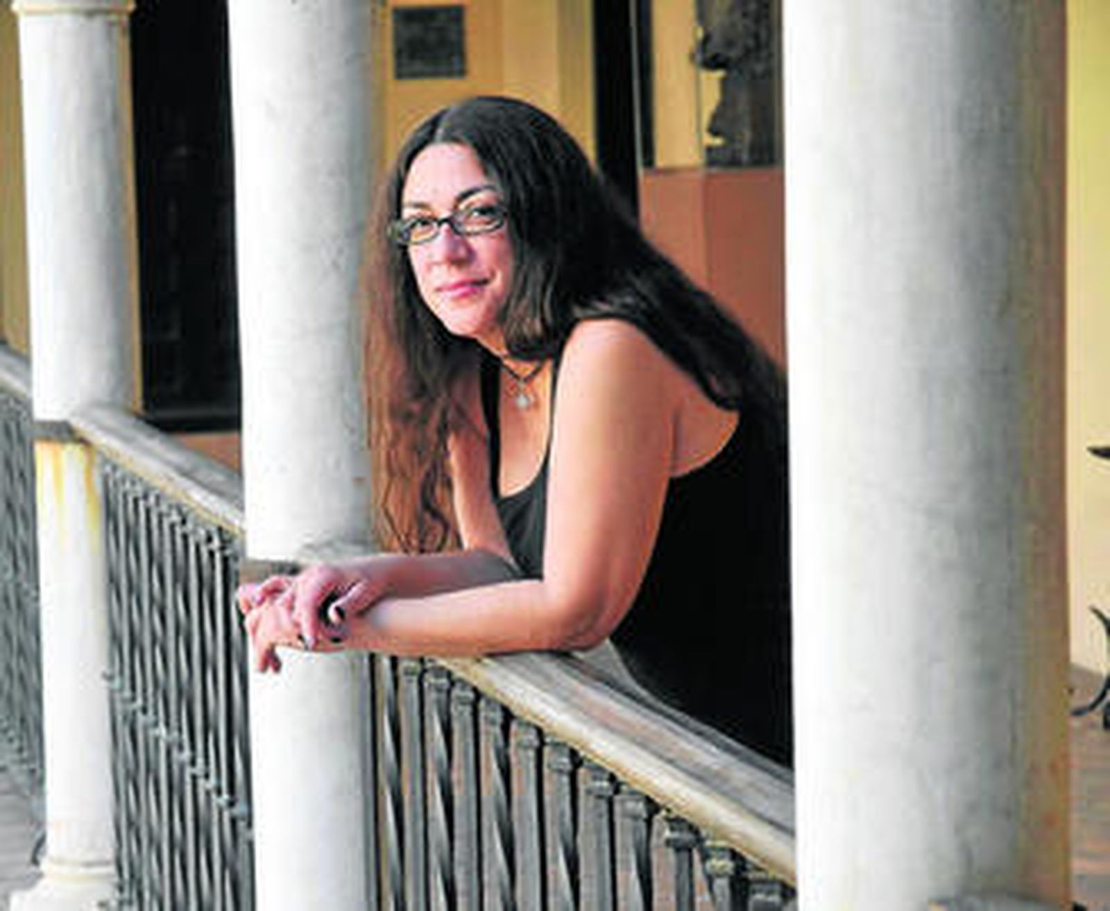 Mar Solís (Madrid, 1967) vuelve a utilizar la madera tras una etapa investigando con el acero.