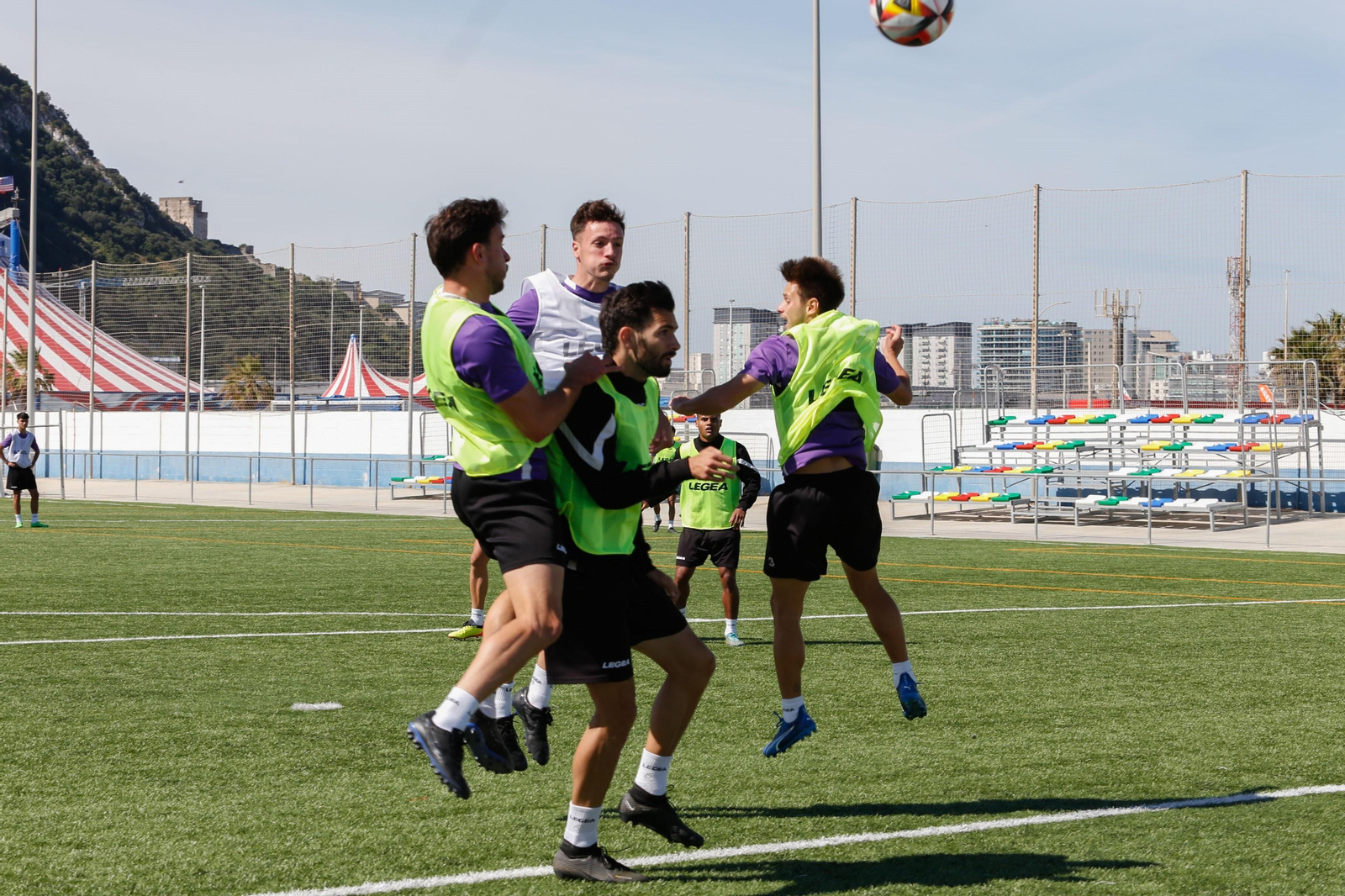 La Balona prepara sobre césped sintético el partido en Lebrija