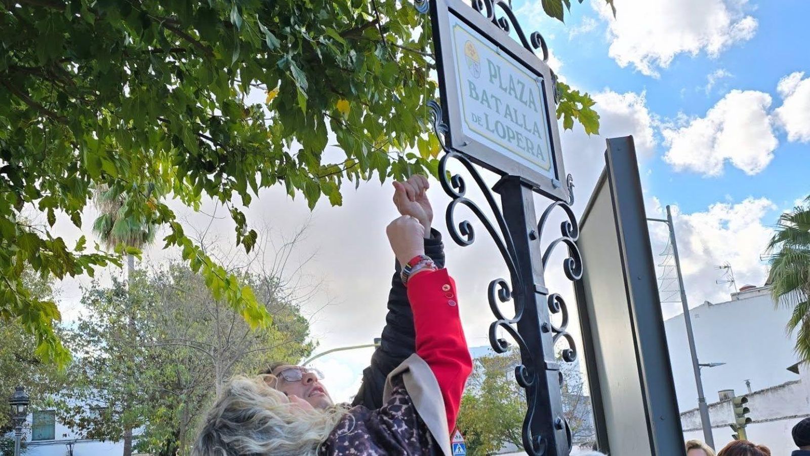 Inauguración de la placa que da nombre a la plaza 'Batalla de Lopera'