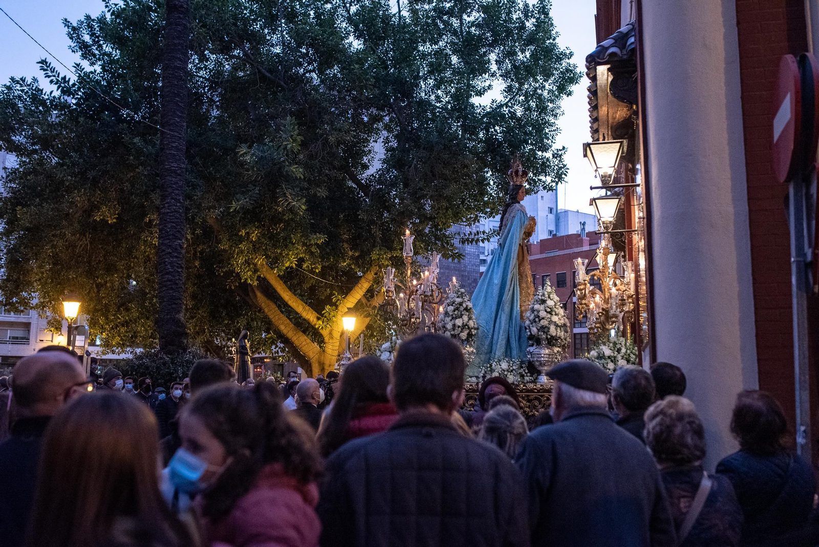 Imágenes de la Inmaculada Concepción procesionando por las calles de Huelva