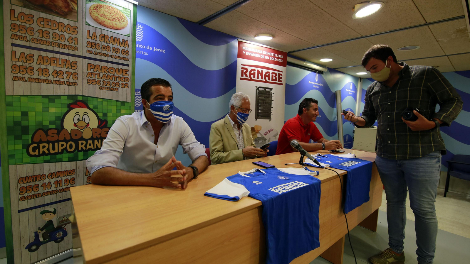 Presentación de José Pérez Herrera, nuevo entrenador del Xerez DFC