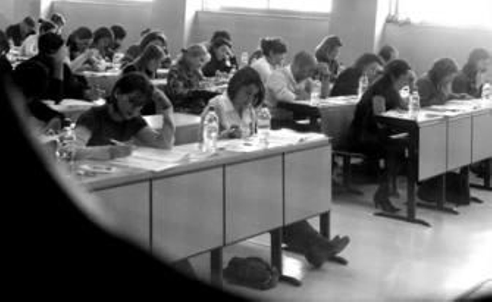Un total de 1.011 diplomados universitarios de Enfermería realizaron en el  Campus de El Carmen las pruebas teóricas.