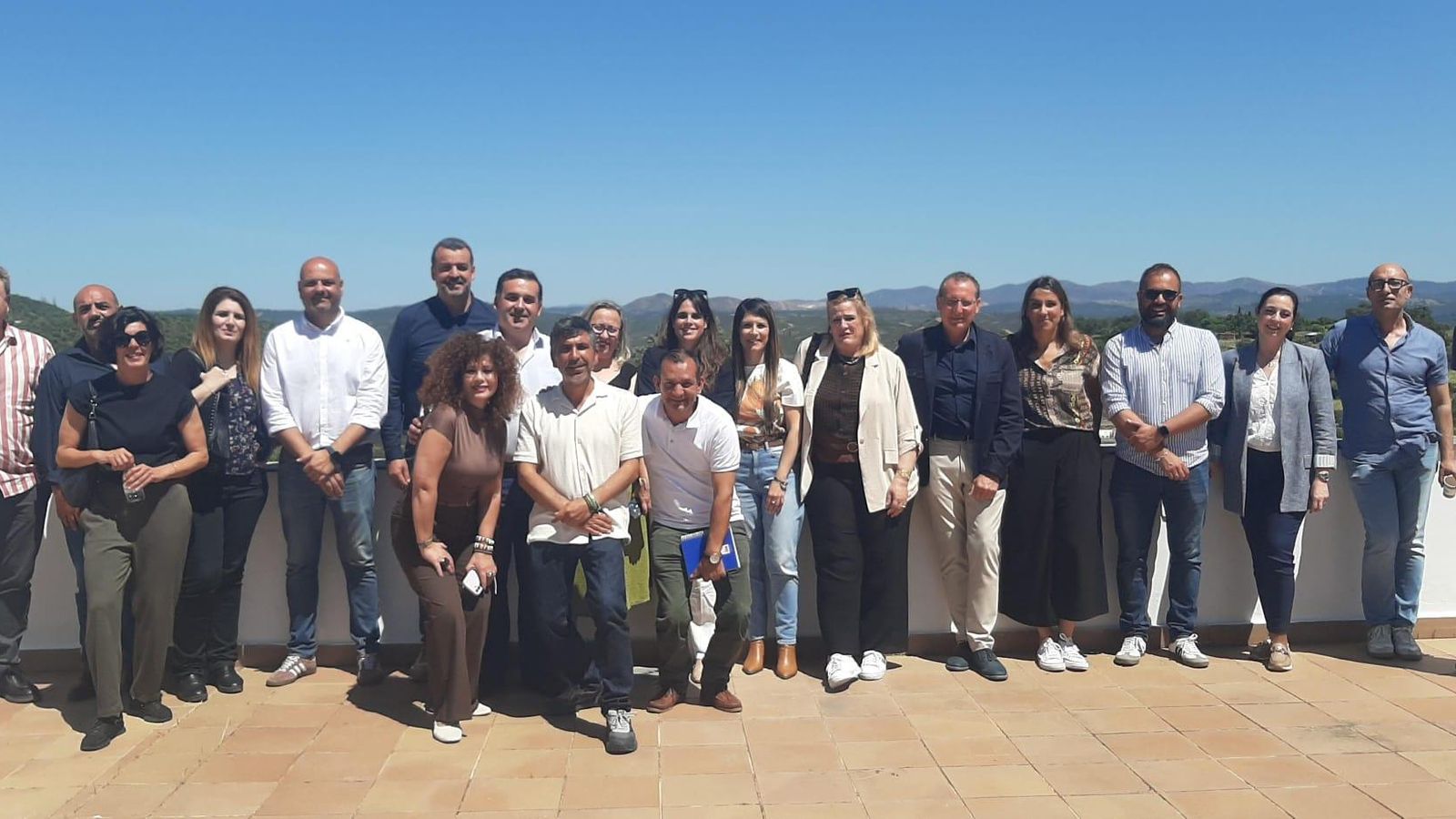 Asistentes a la Mesa Comarcal de Turismo en Berrocal.