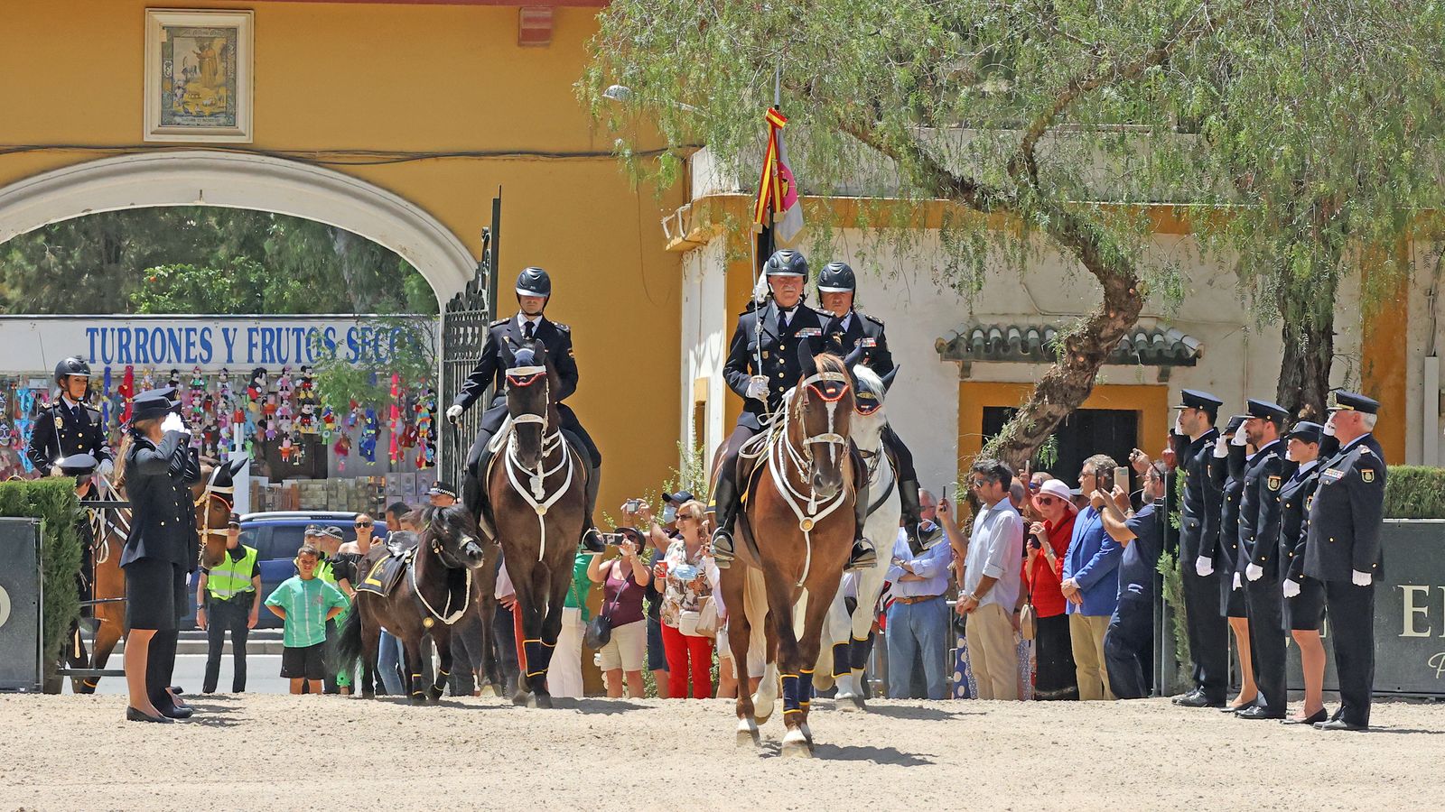 Entrega del Caballo de Oro en Jerez a la Unidad Especial de Caballería de la Policía Nacional.