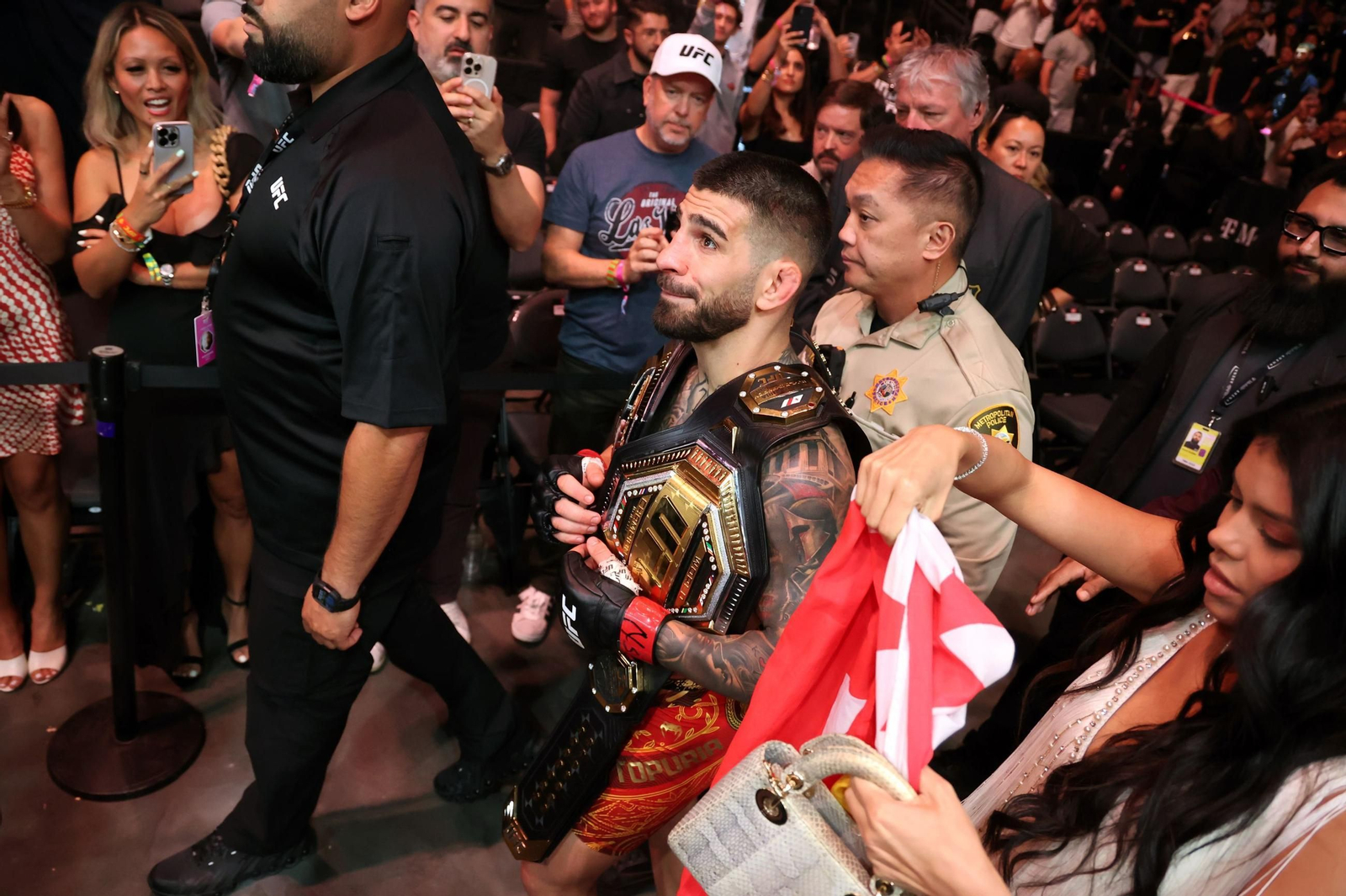 Las fotos del triunfo de Topuria ante Oliveira