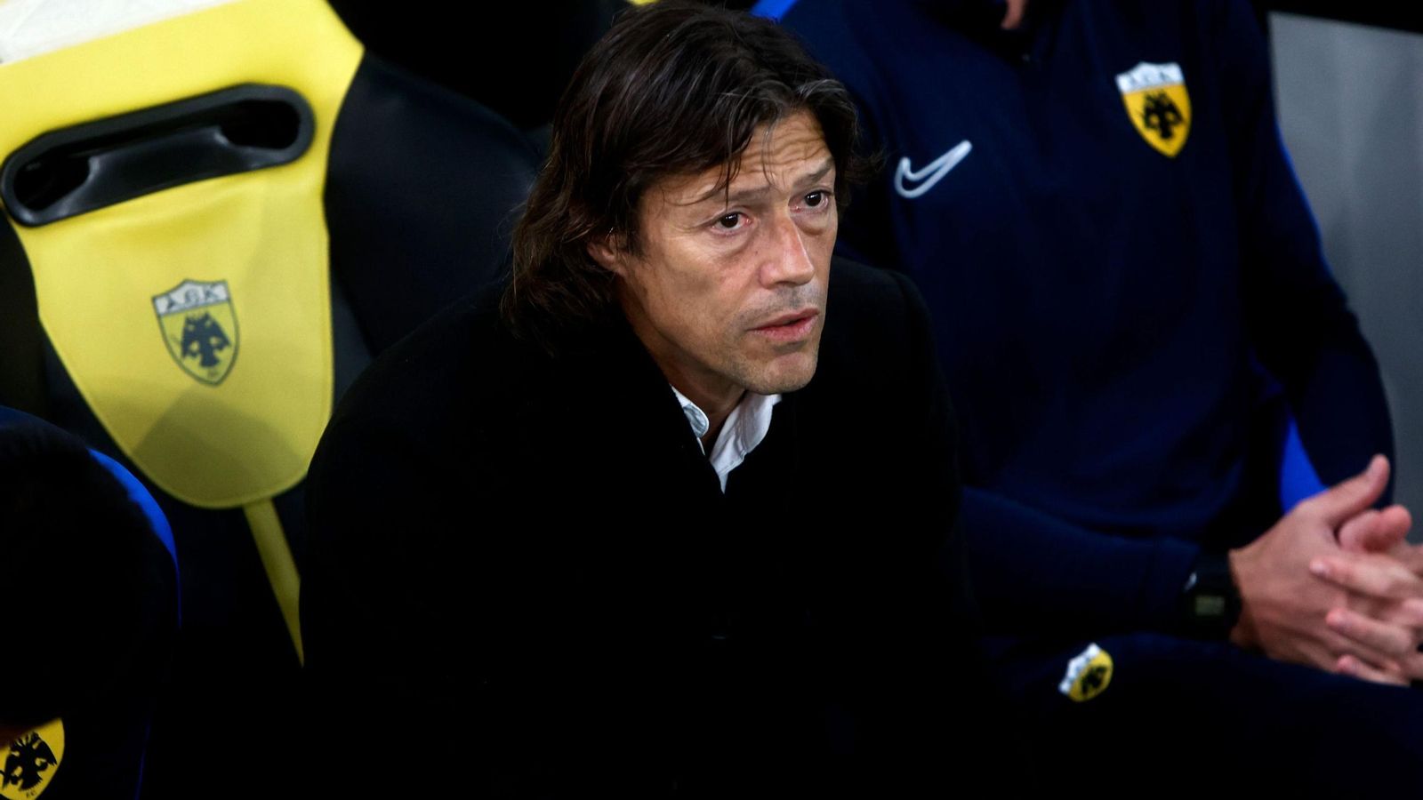 Almeyda, en el banquillo del AEK de Atenas. Almeyda, en el banquillo del AEK de Atenas.