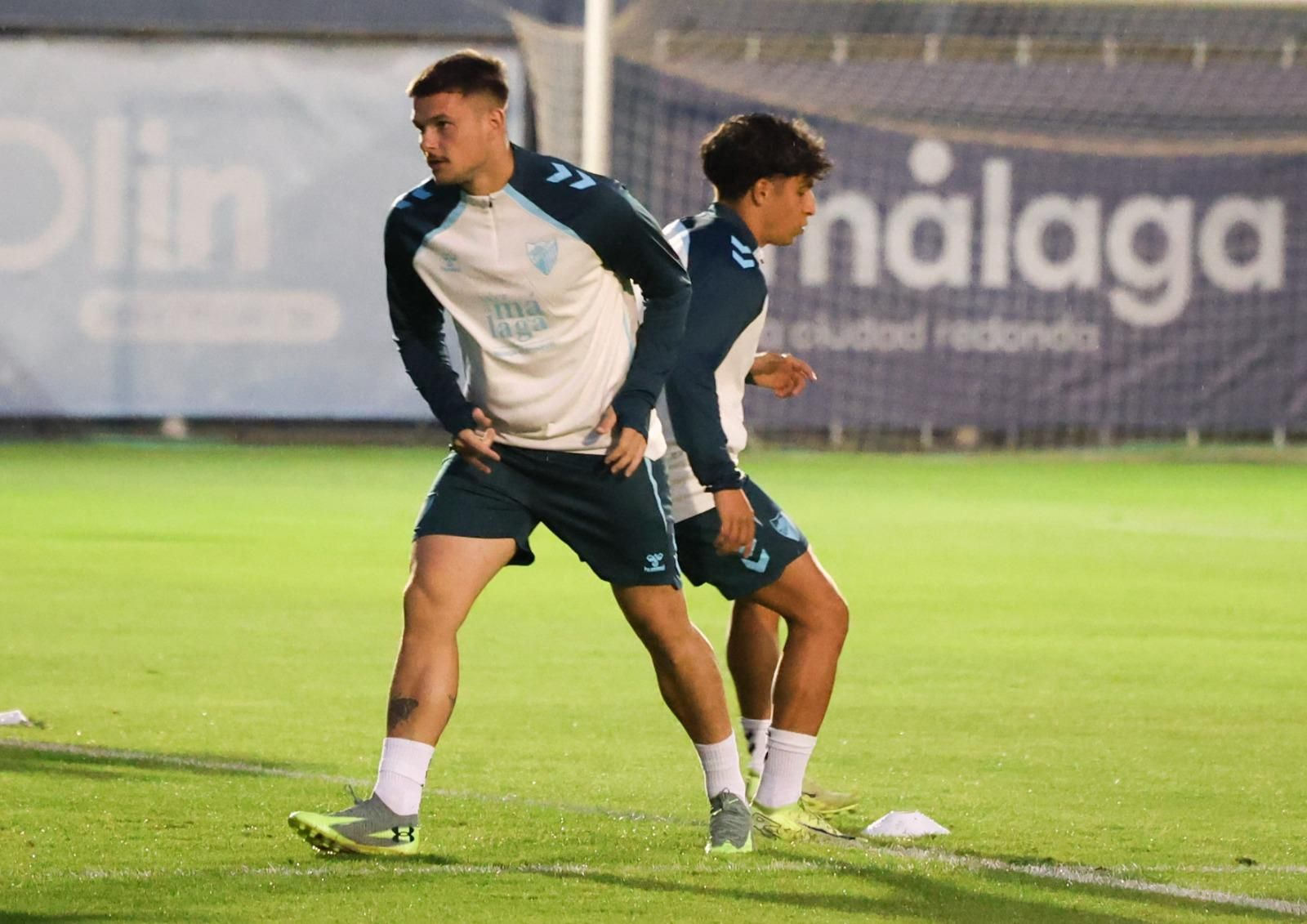 El Málaga CF prepara la cita de Copa ante el Estepona con los menos habituales apretando