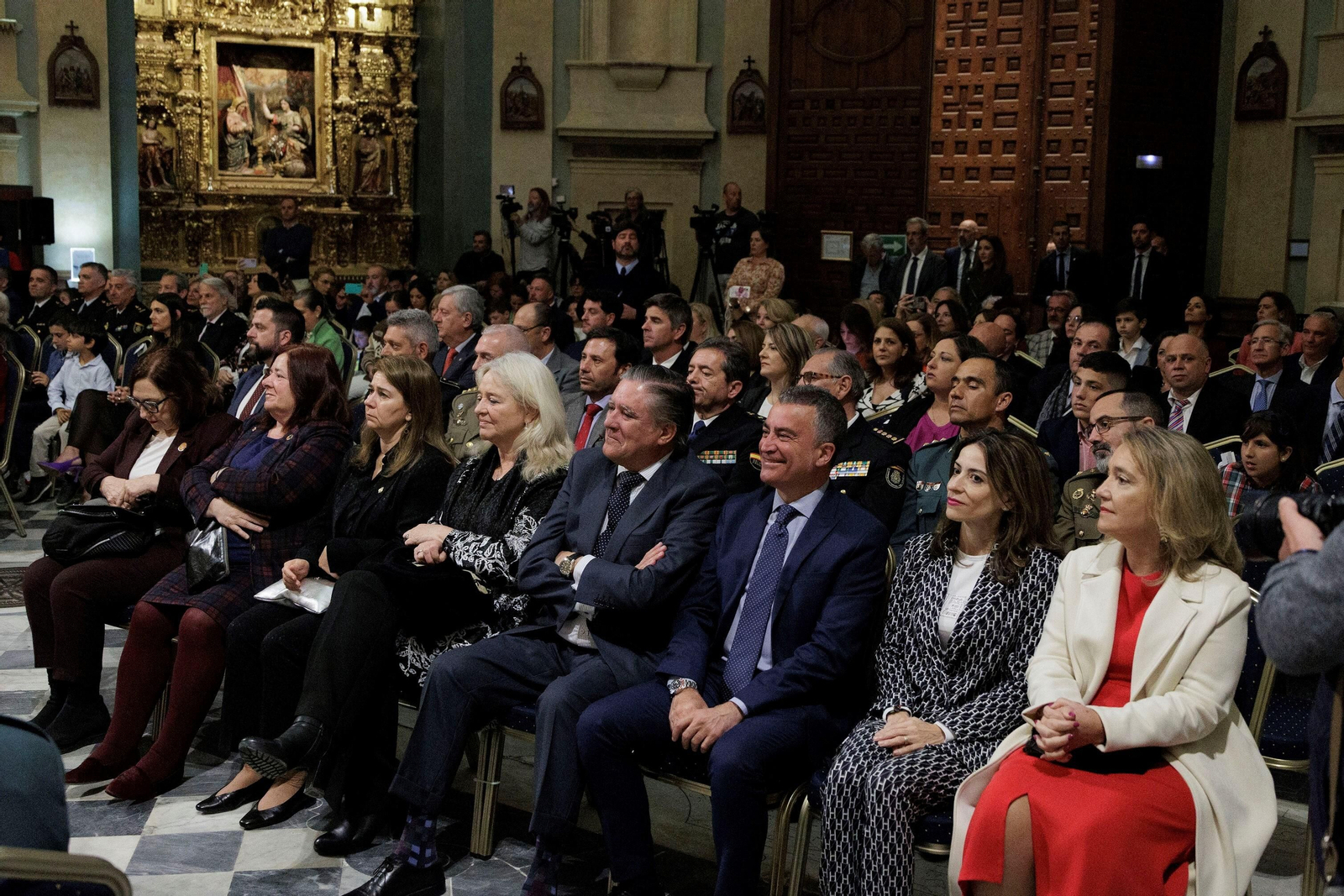 Las imágenes de la entrega de condecoraciones civiles en Cádiz.