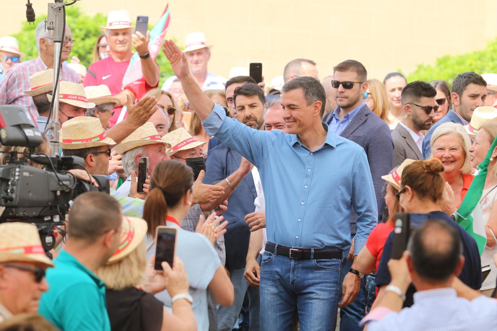 Juan Espadas comienza la campaña electoral con Pedro Sánchez, en imágenes