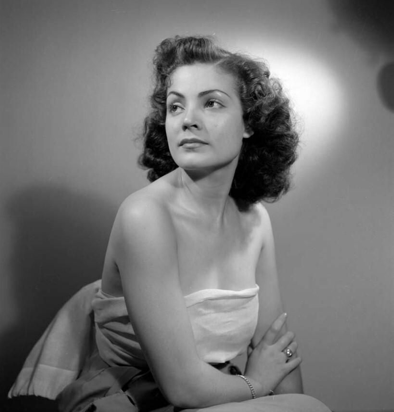 Carmen Sevilla en un posado artístico en el año 1951