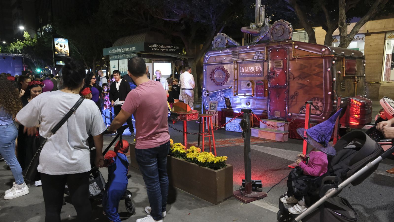 Las imágenes de la Noche en Negro en Almería, Halloween.