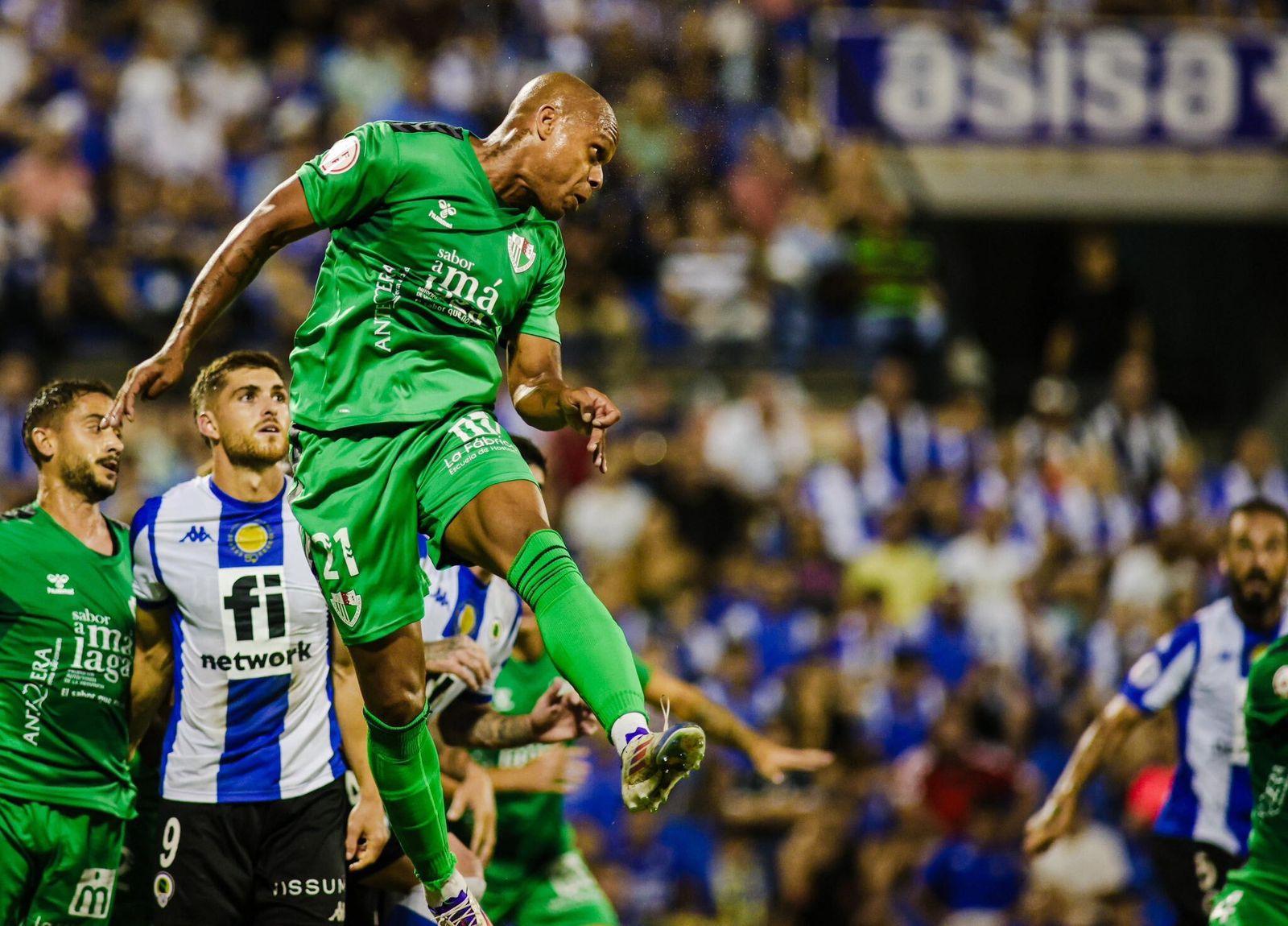 Biabiany intenta rematar