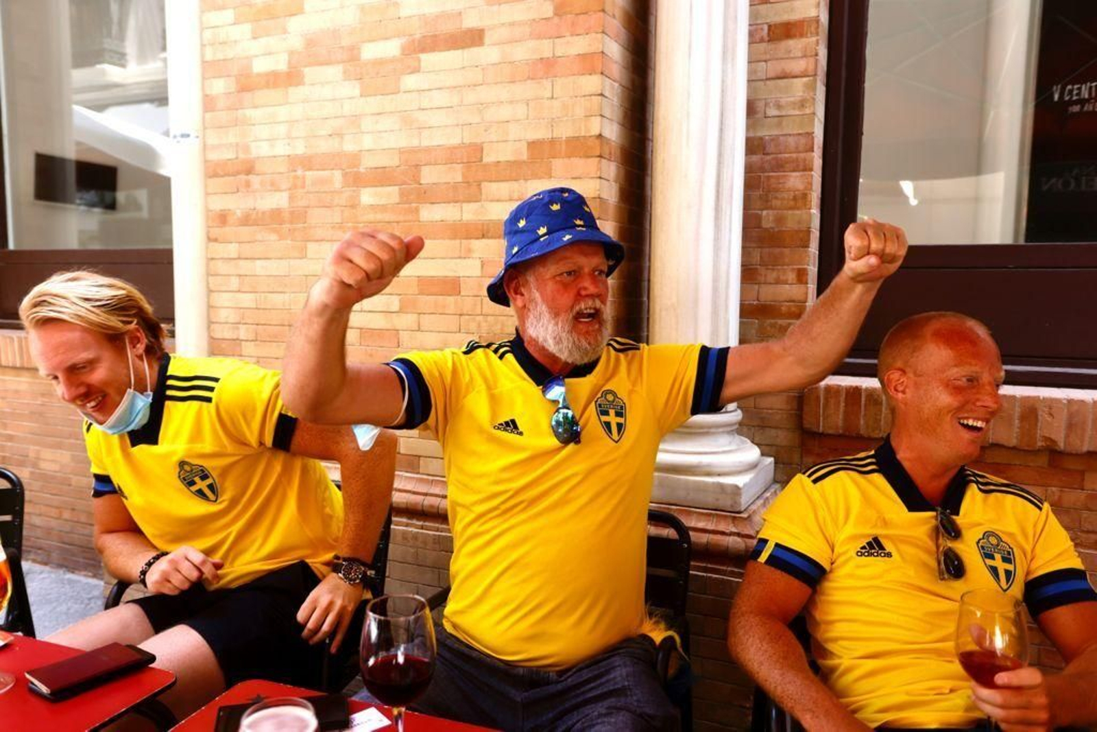 Eurocopa | Las imágenes de la convivencia entre España y Suecia en Sevilla