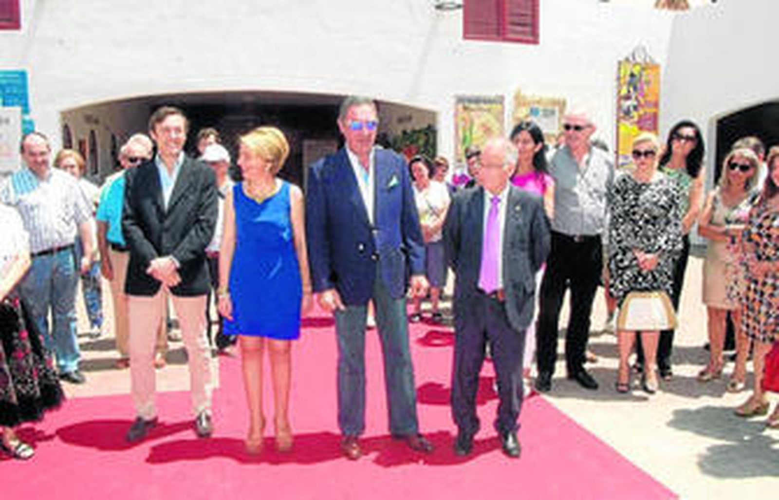 El periodista Carlos Herrera (centro) estuvo acompañado por Rafael Hernando, Eloísa Cabrera y Gabriel Amat durante el acto.