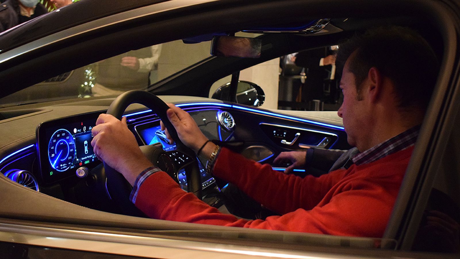 Los asistentes pudieron comprobar de primera mano algunas de las aportaciones tecnológicas disponibles en el EQS.